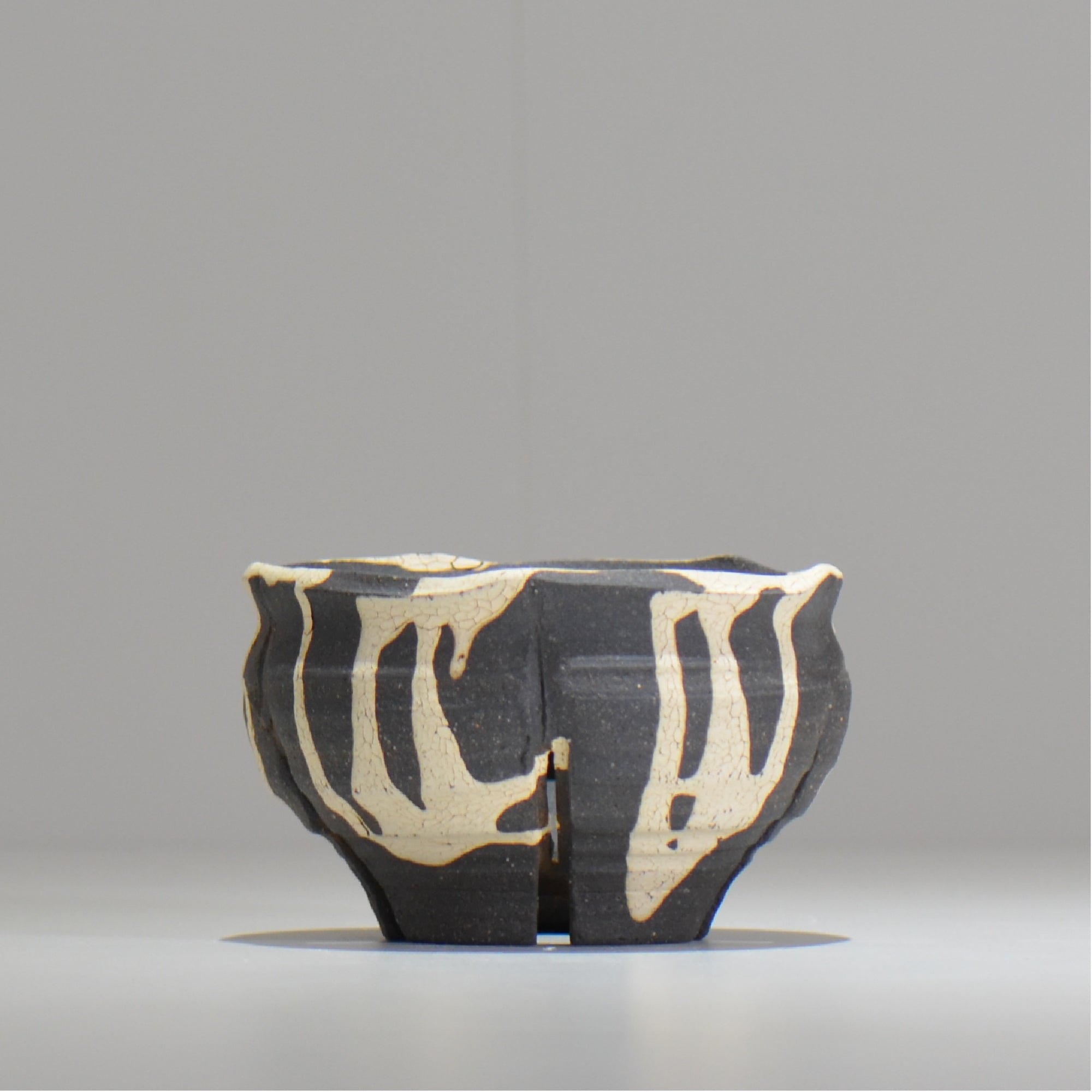 沼野 秀章 / 黒二白 / S  / nh_bw08_s / 約φ10.5cm / 植木鉢