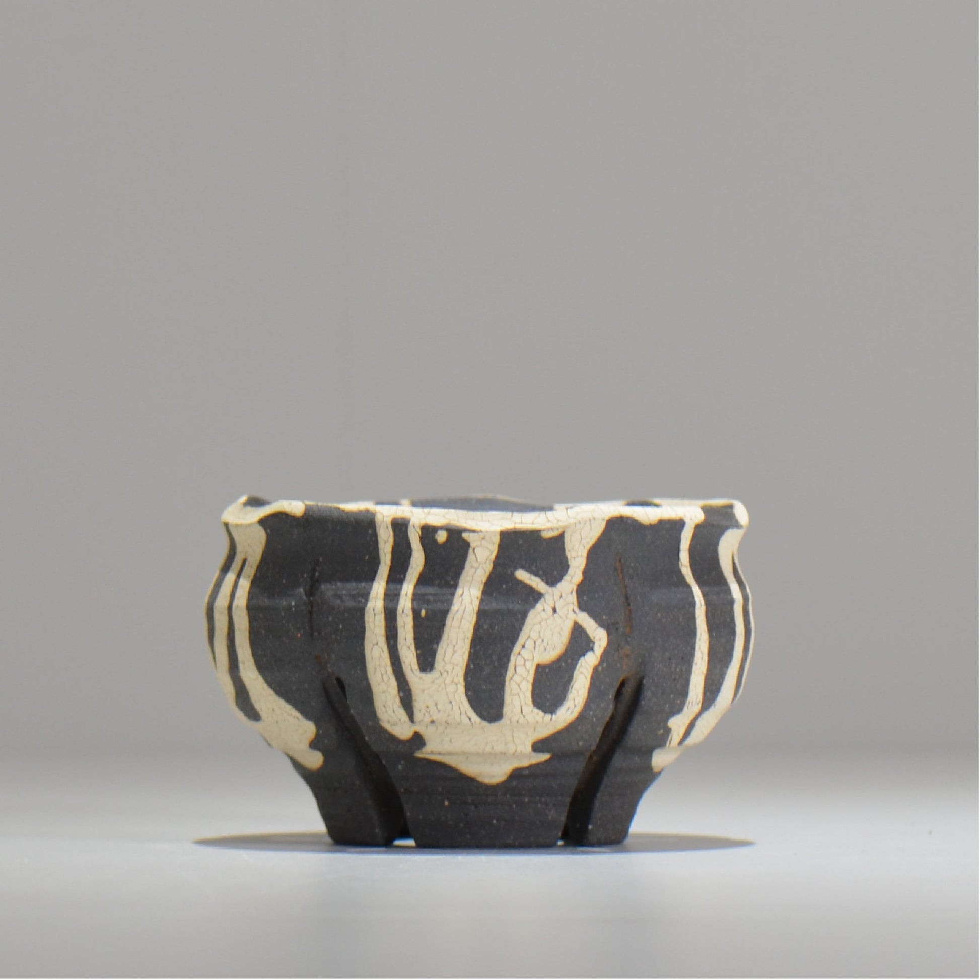 沼野 秀章 / 黒二白 / S  / nh_bw08_s / 約φ10.5cm / 植木鉢