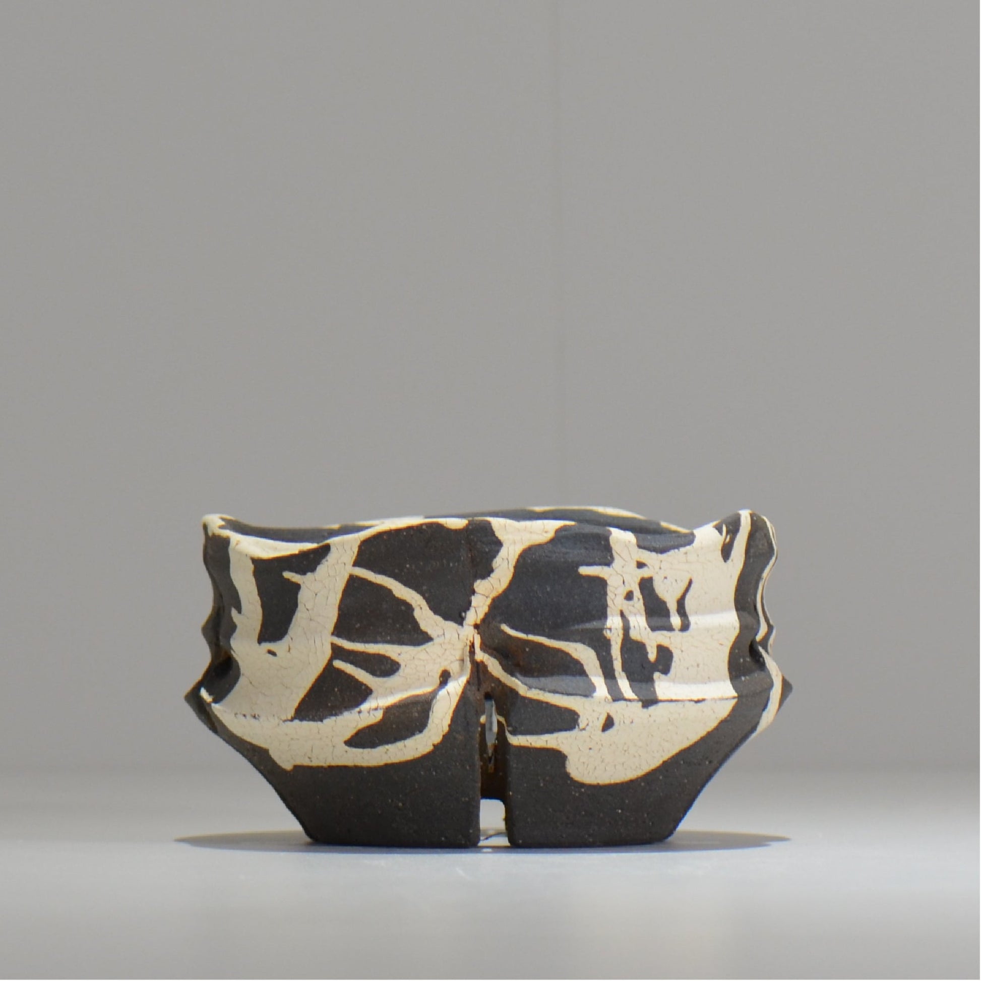 沼野 秀章 / 黒二白 / S  / nh_bw10_s / 約φ12cm / 植木鉢