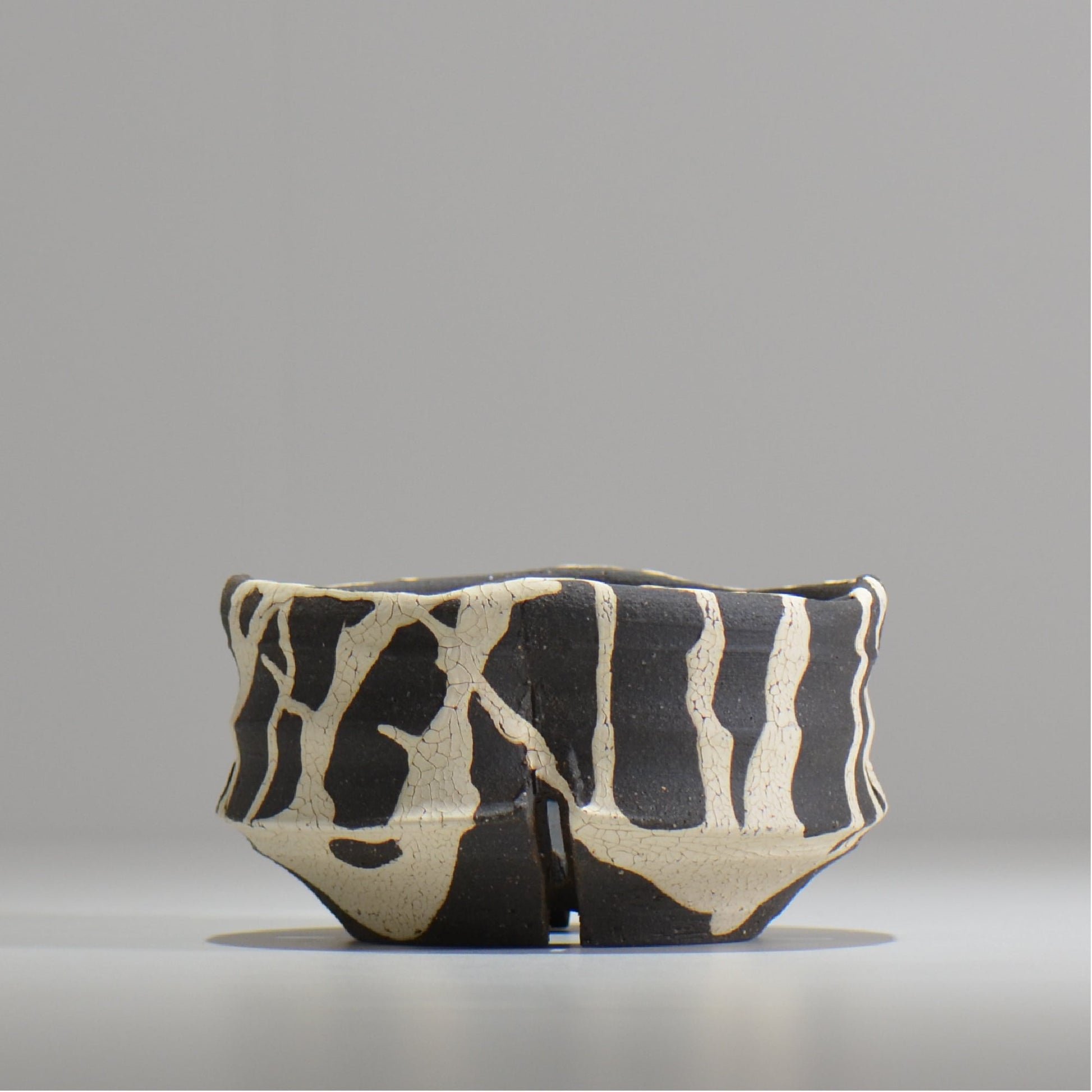 沼野 秀章 / 黒二白 / S  / nh_bw11_m / 約φ12.8cm / 植木鉢