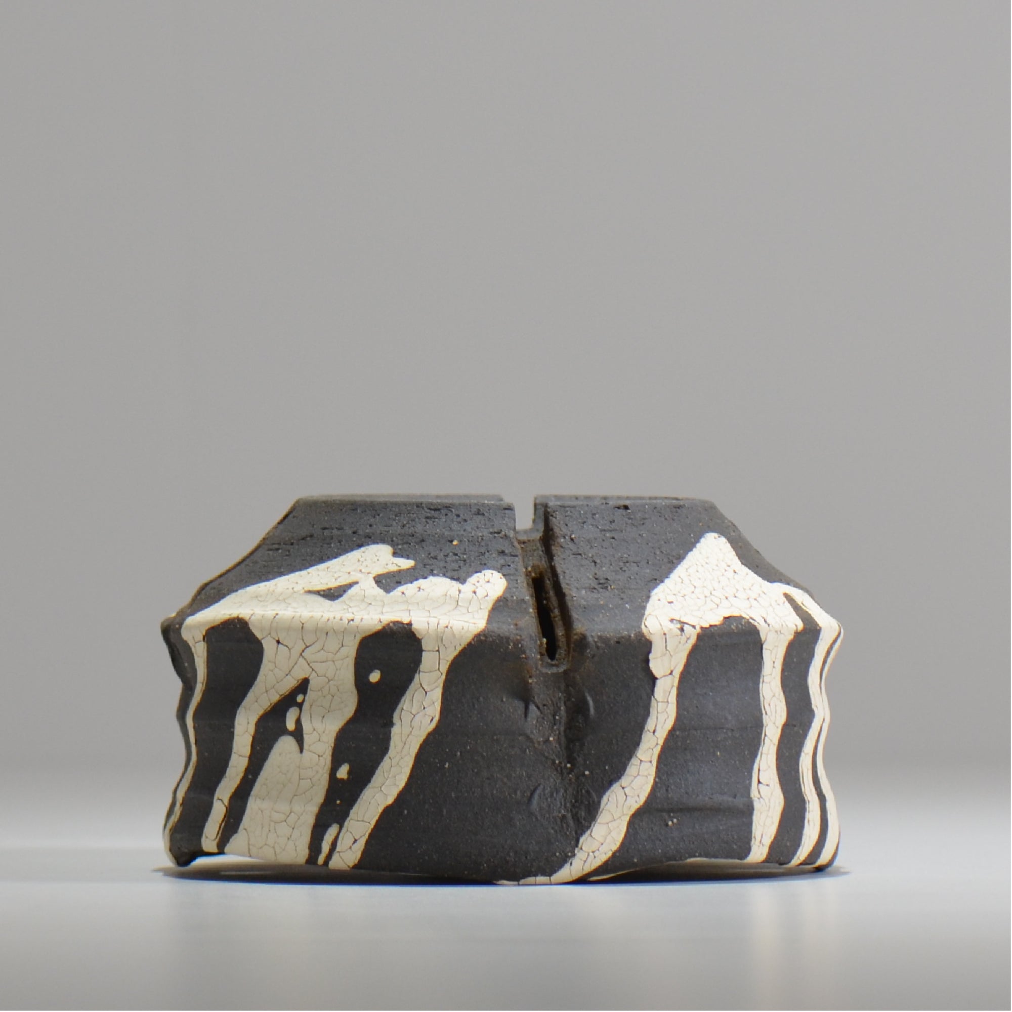 沼野 秀章 / 黒二白 / S  / nh_bw11_m / 約φ12.8cm / 植木鉢