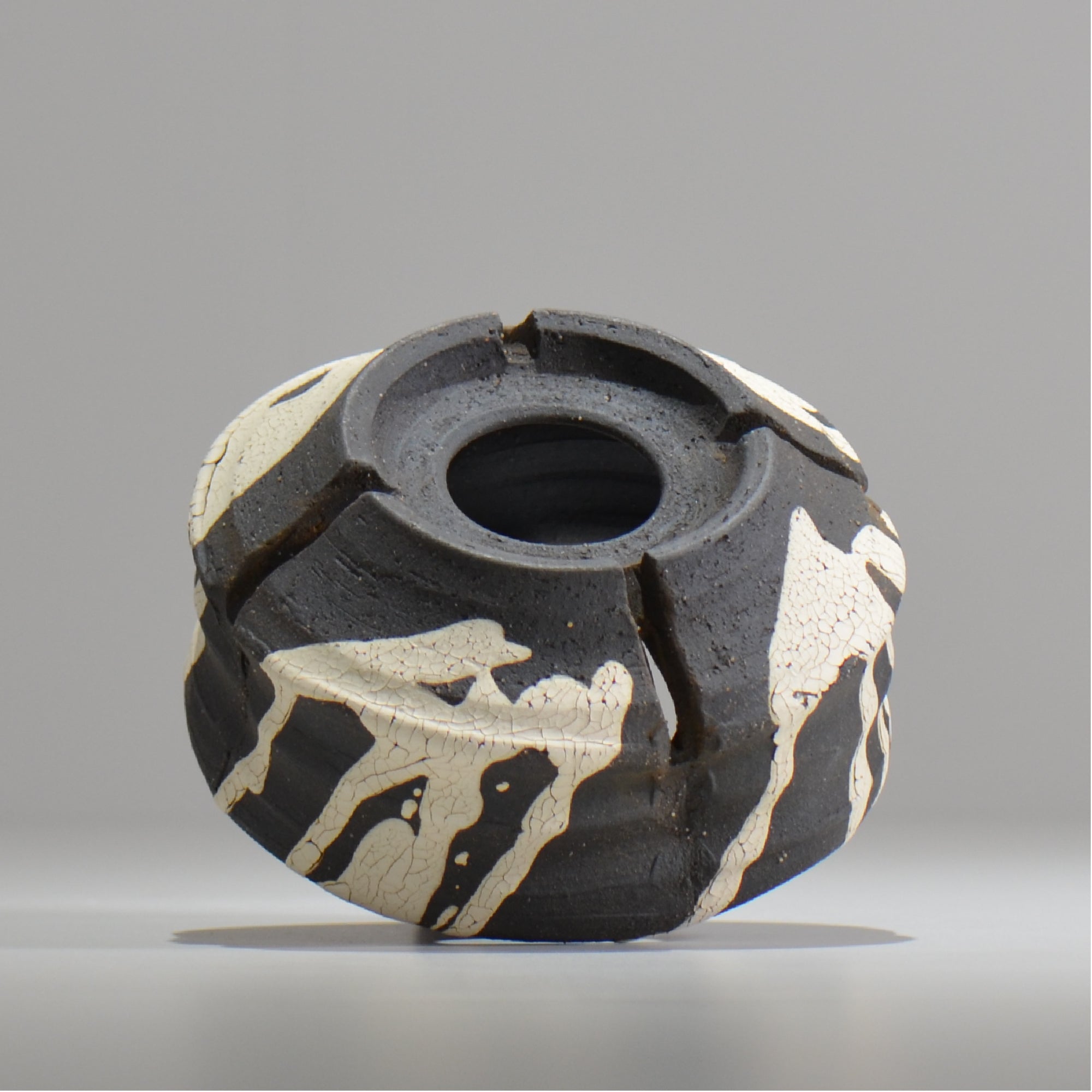 沼野 秀章 / 黒二白 / S  / nh_bw11_m / 約φ12.8cm / 植木鉢