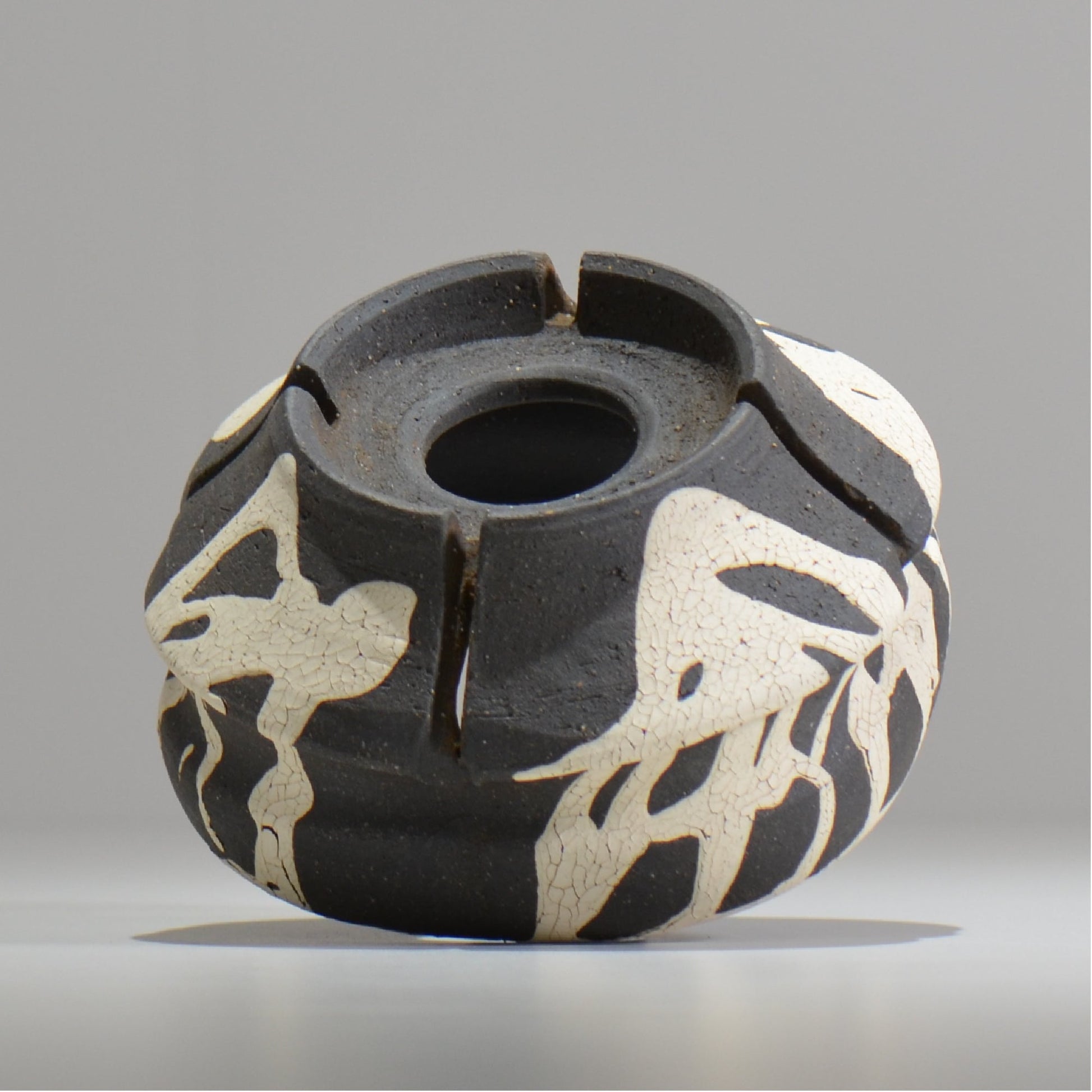 沼野 秀章 / 黒二白 / S  / nh_bw12_m / 約φ13cm / 植木鉢