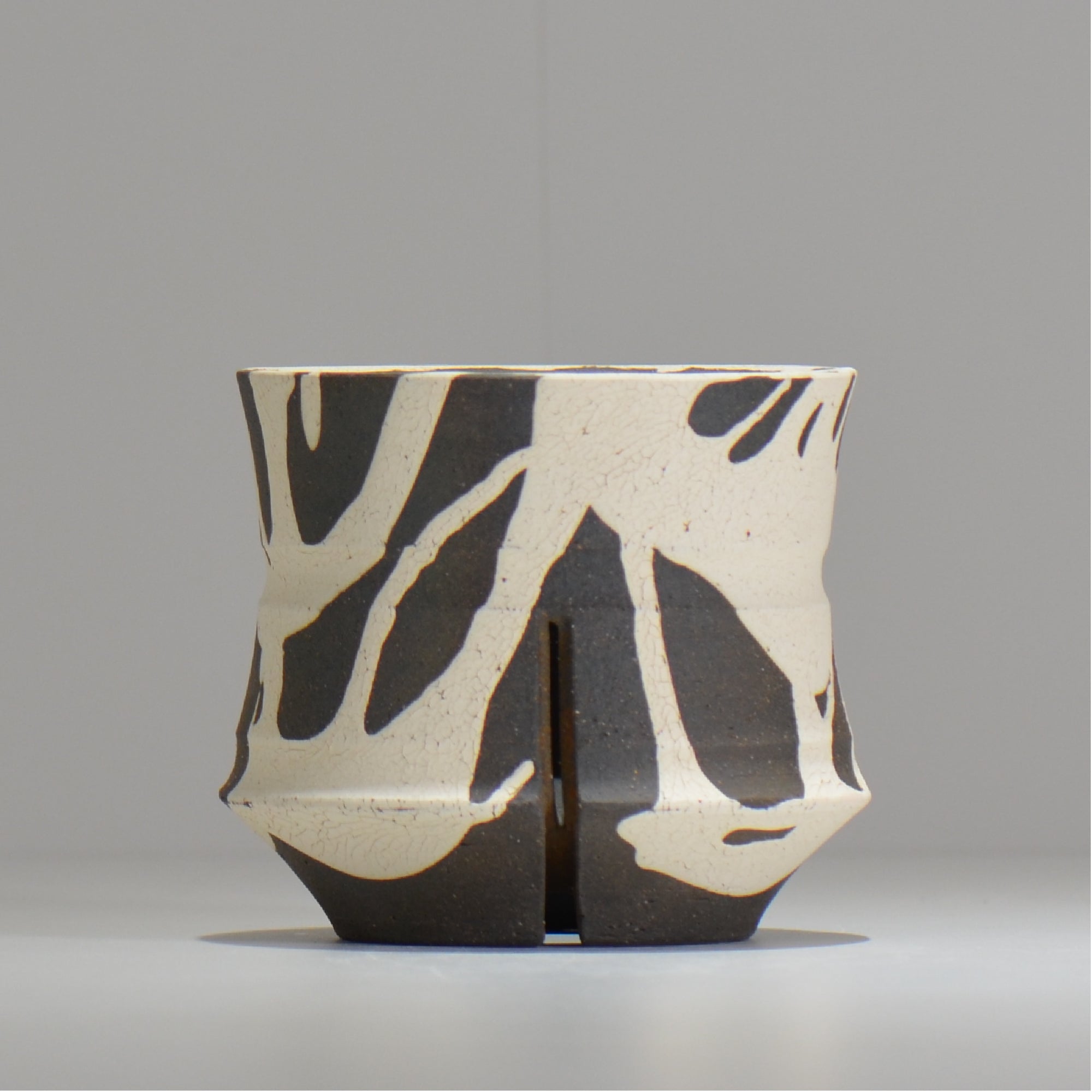 沼野 秀章 / 黒二白 / S  / nh_bw15_m / 約φ11.7cm / 植木鉢