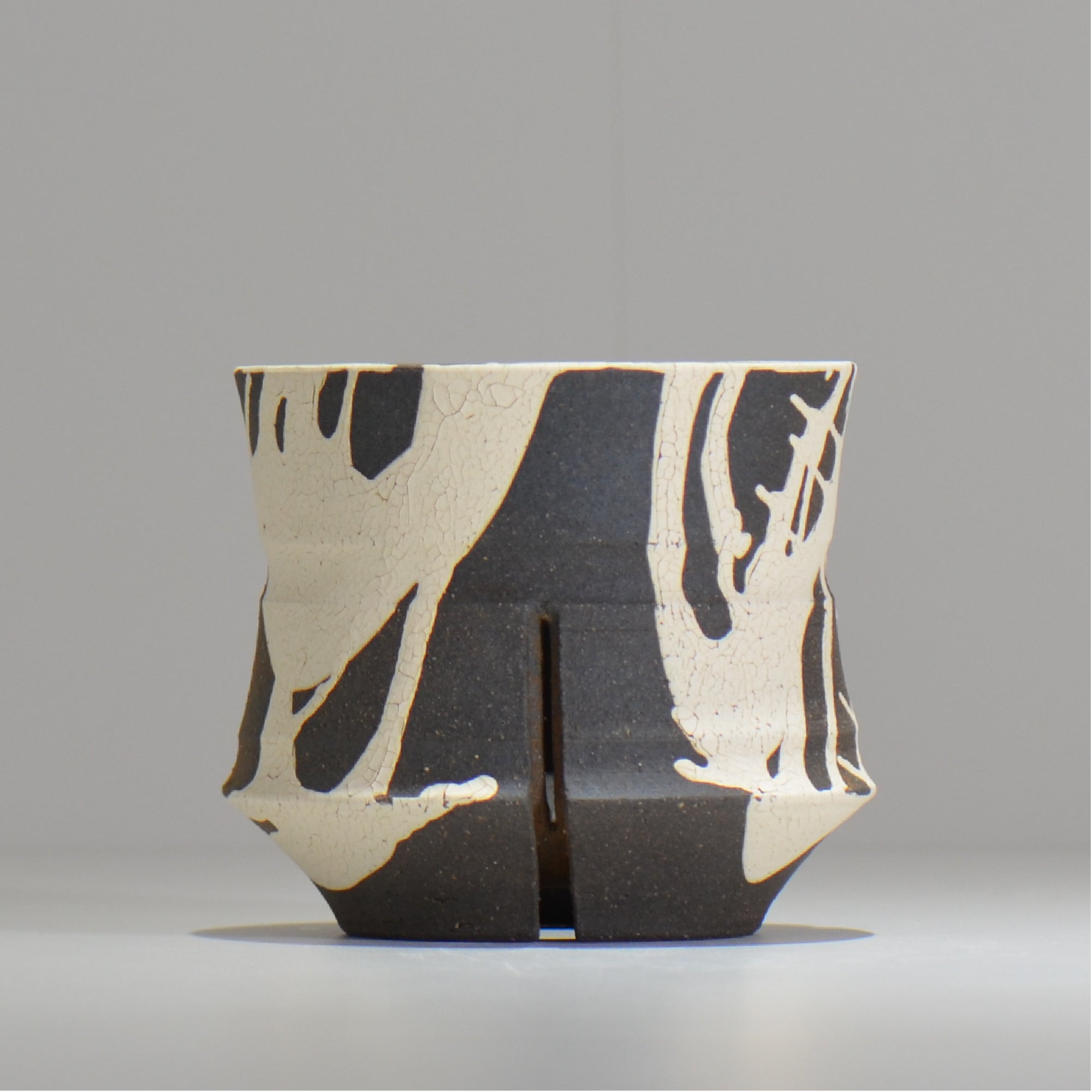 沼野 秀章 / 黒二白 / S  / nh_bw15_m / 約φ11.7cm / 植木鉢