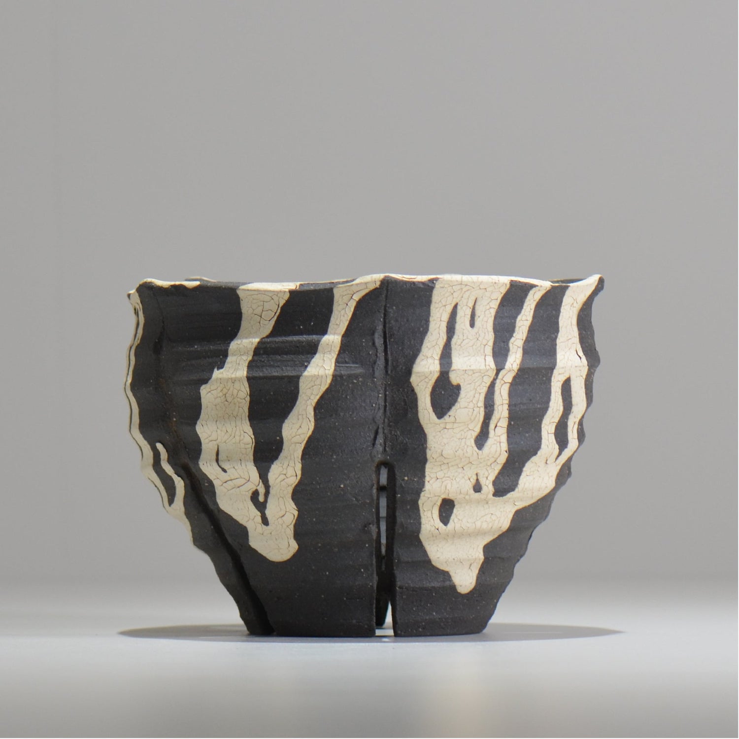 沼野 秀章 / 黒二白 / S  / nh_bw18_m / 約φ14.5cm / 植木鉢