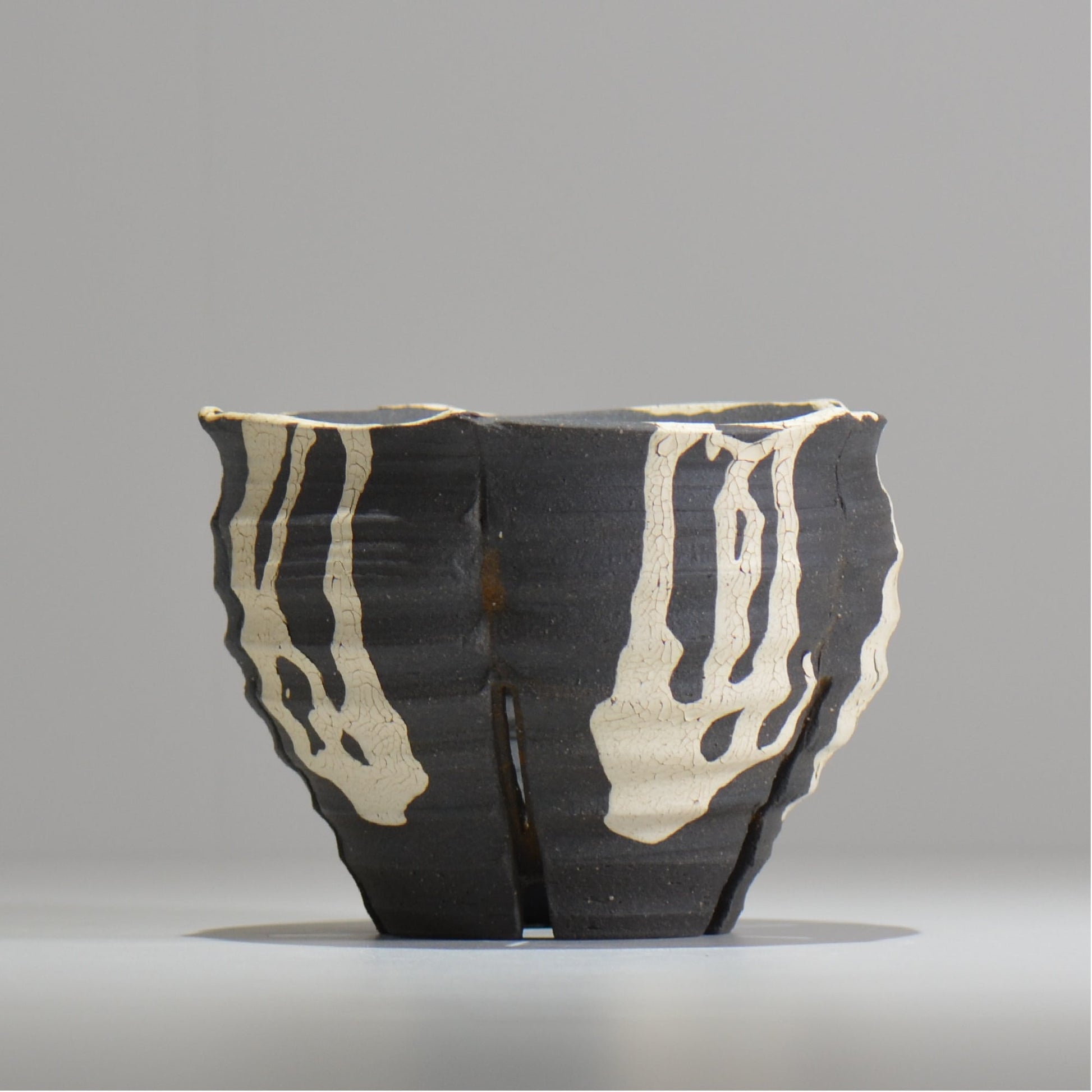 沼野 秀章 / 黒二白 / S  / nh_bw18_m / 約φ14.5cm / 植木鉢