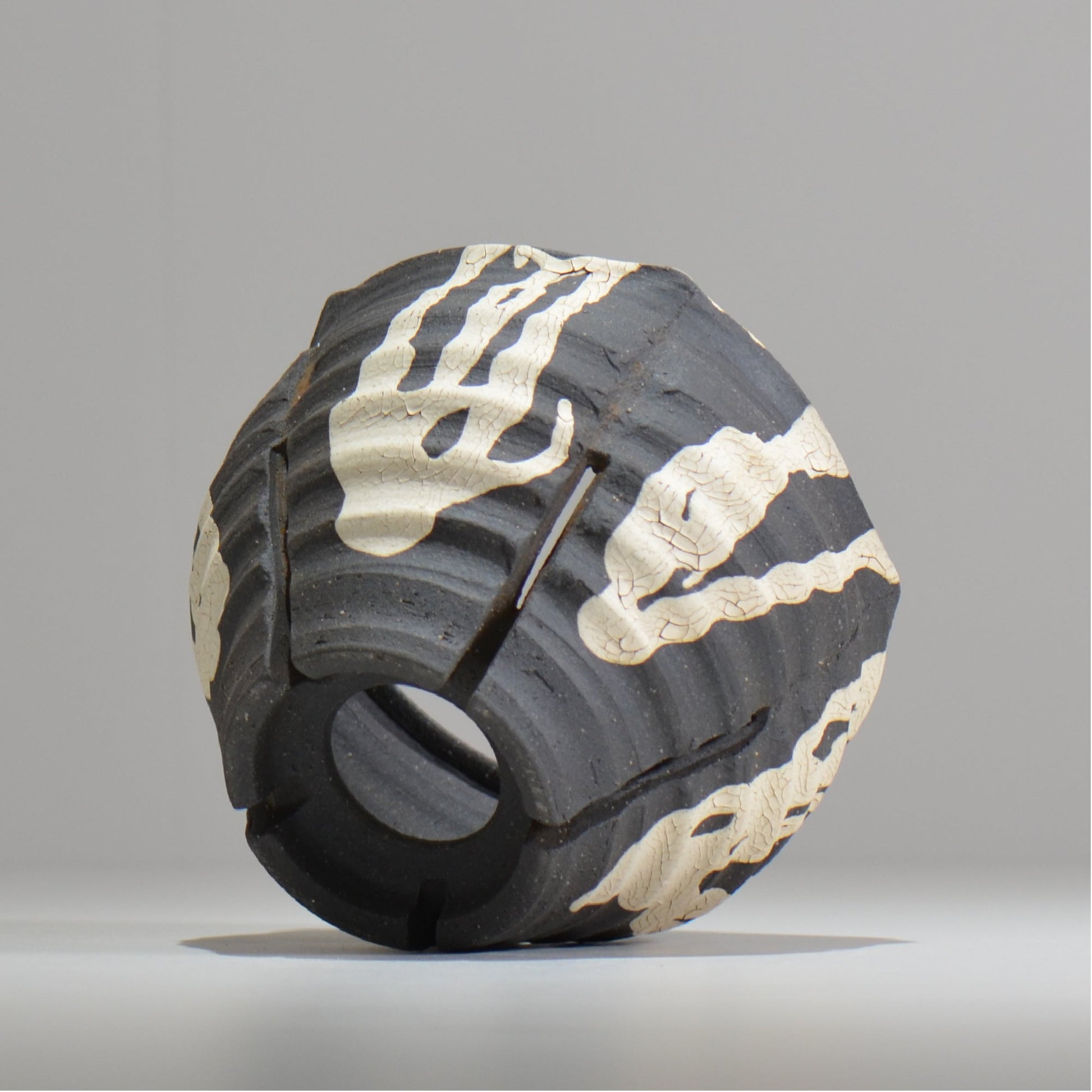 沼野 秀章 / 黒二白 / S  / nh_bw18_m / 約φ14.5cm / 植木鉢