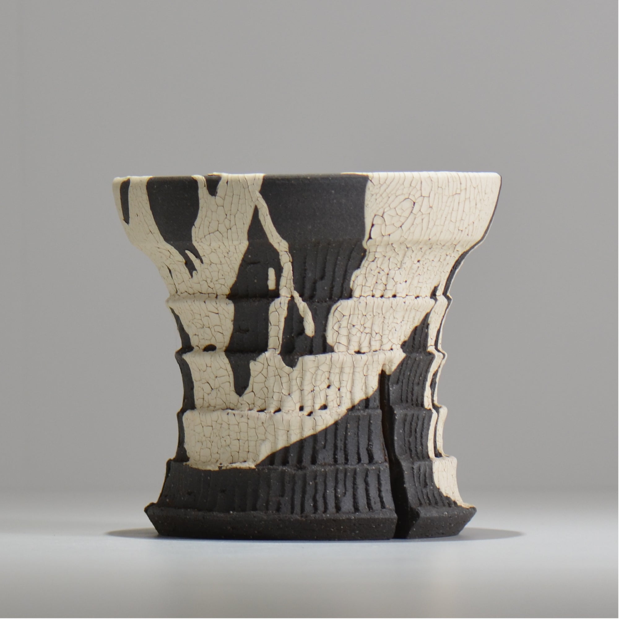 沼野 秀章 / 黒二白 / S  / nh_bw19_m / 約φ14.5cm / 植木鉢