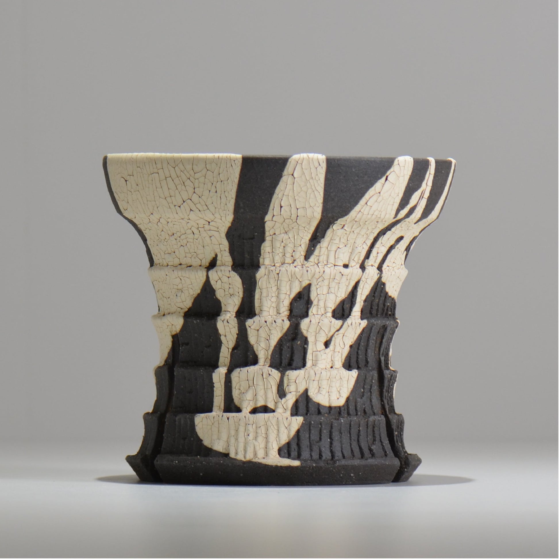 沼野 秀章 / 黒二白 / S  / nh_bw19_m / 約φ14.5cm / 植木鉢