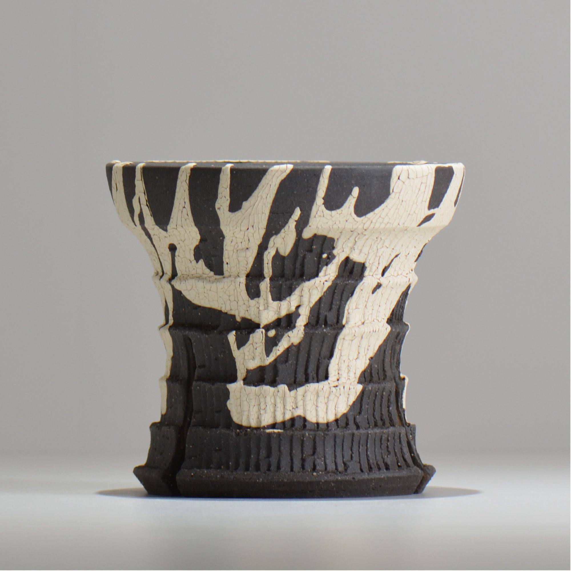沼野 秀章 / 黒二白 / S  / nh_bw19_m / 約φ14.5cm / 植木鉢