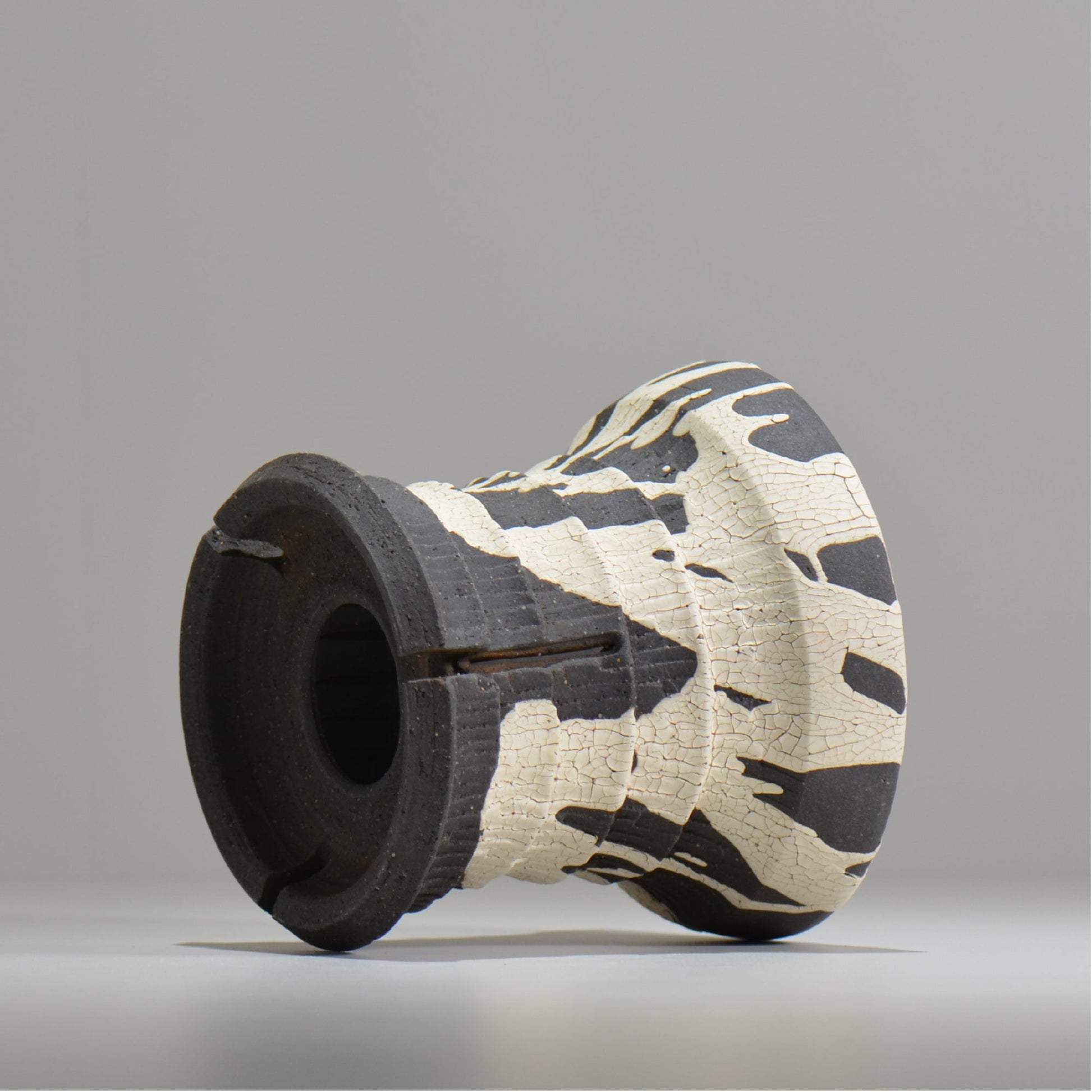 沼野 秀章 / 黒二白 / S  / nh_bw19_m / 約φ14.5cm / 植木鉢