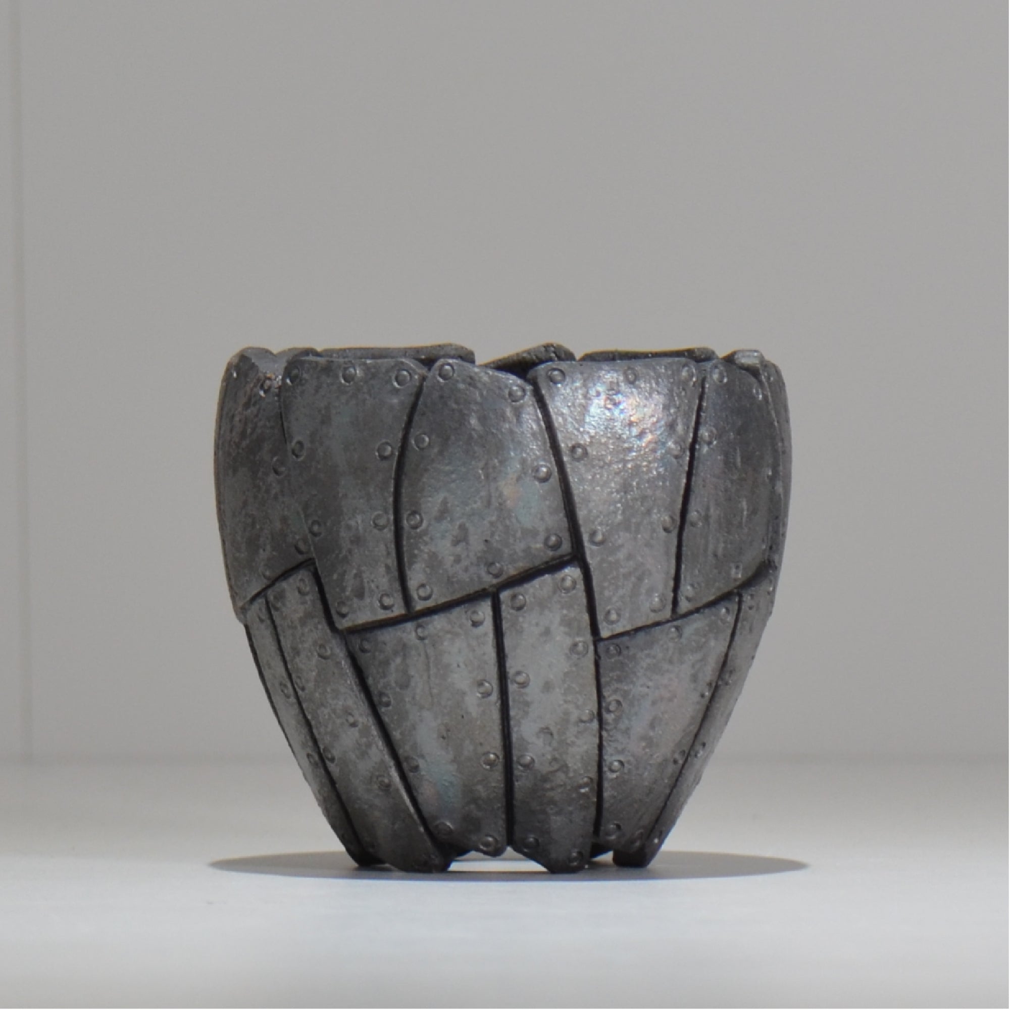 沖誠 / Rivet round 燻し銀彩  / om_irr01_s/ 約φ10cm  / 植木鉢