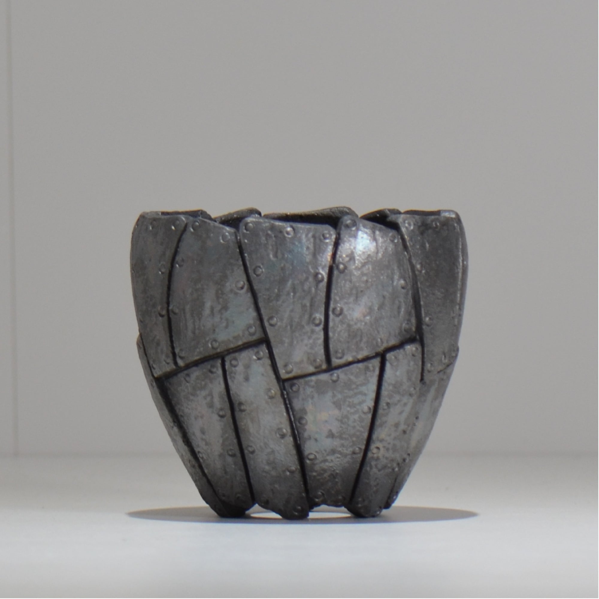 沖誠 / Rivet round 燻し銀彩  / om_irr01_s/ 約φ10cm  / 植木鉢