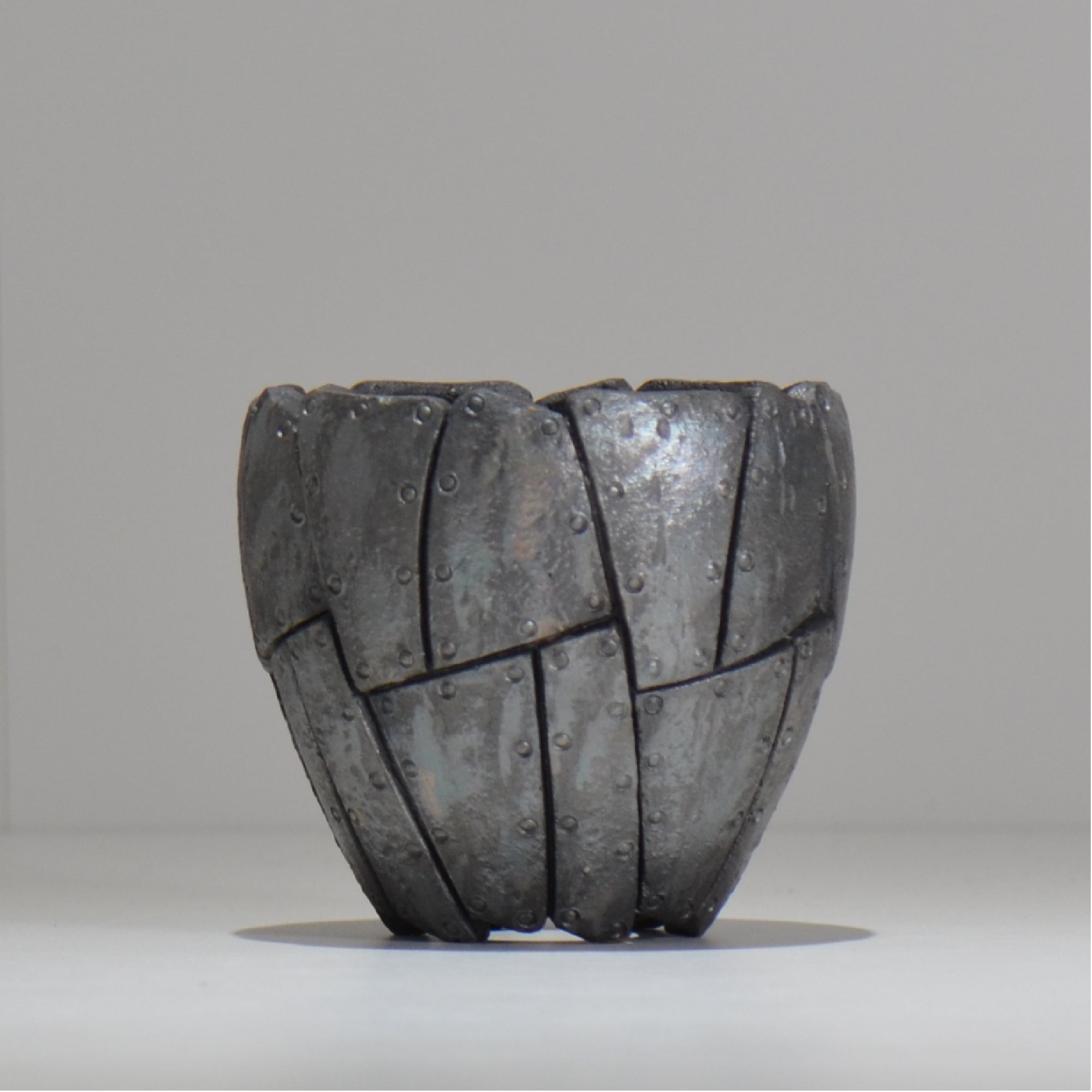 沖誠 / Rivet round 燻し銀彩  / om_irr01_s/ 約φ10cm  / 植木鉢