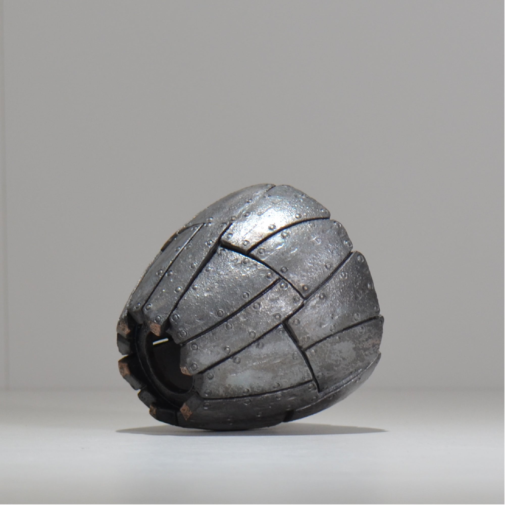 沖誠 / Rivet round 燻し銀彩  / om_irr01_s/ 約φ10cm  / 植木鉢