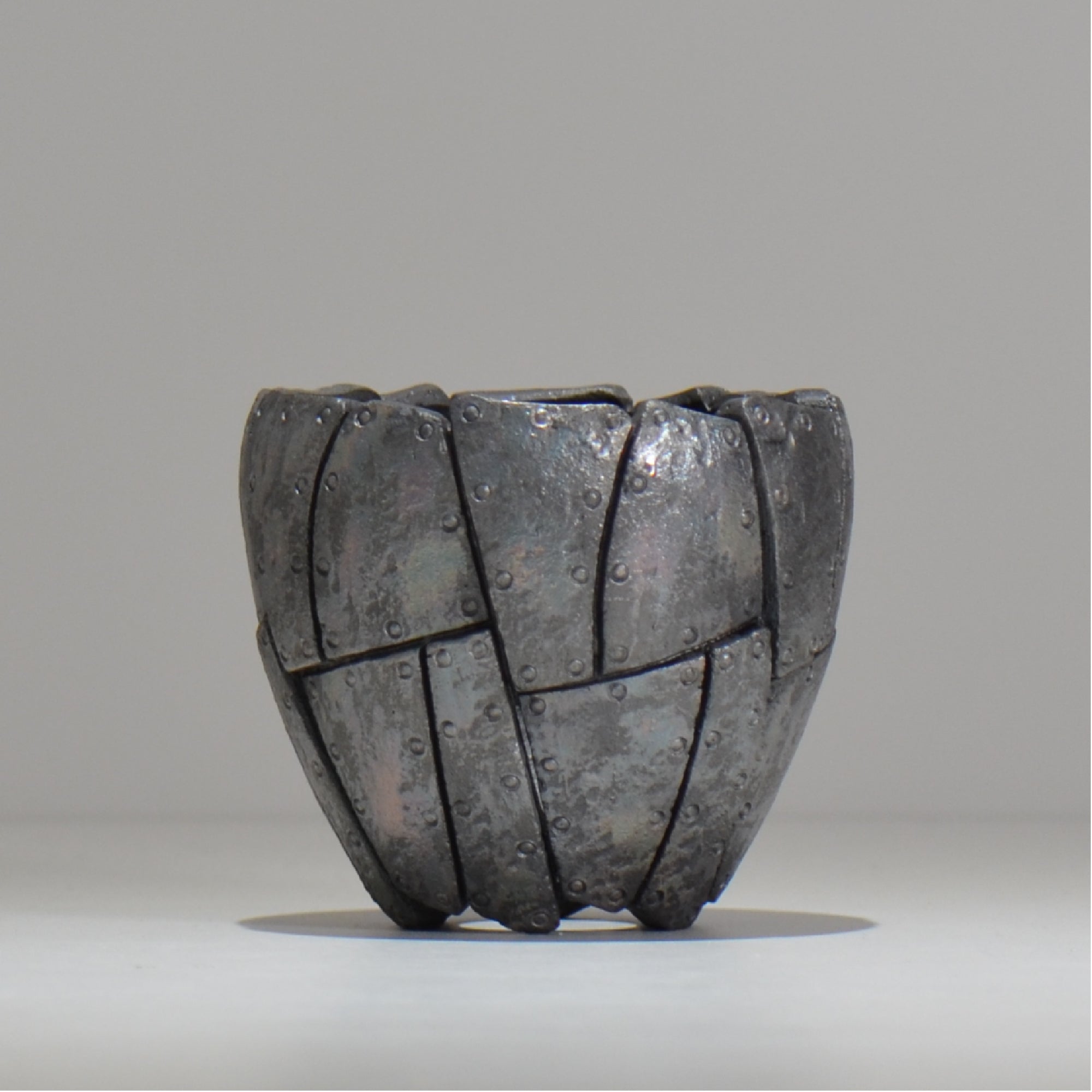 沖誠 / Rivet round 燻し銀彩 / om_irr04_s/ 約φ10cm  / 植木鉢