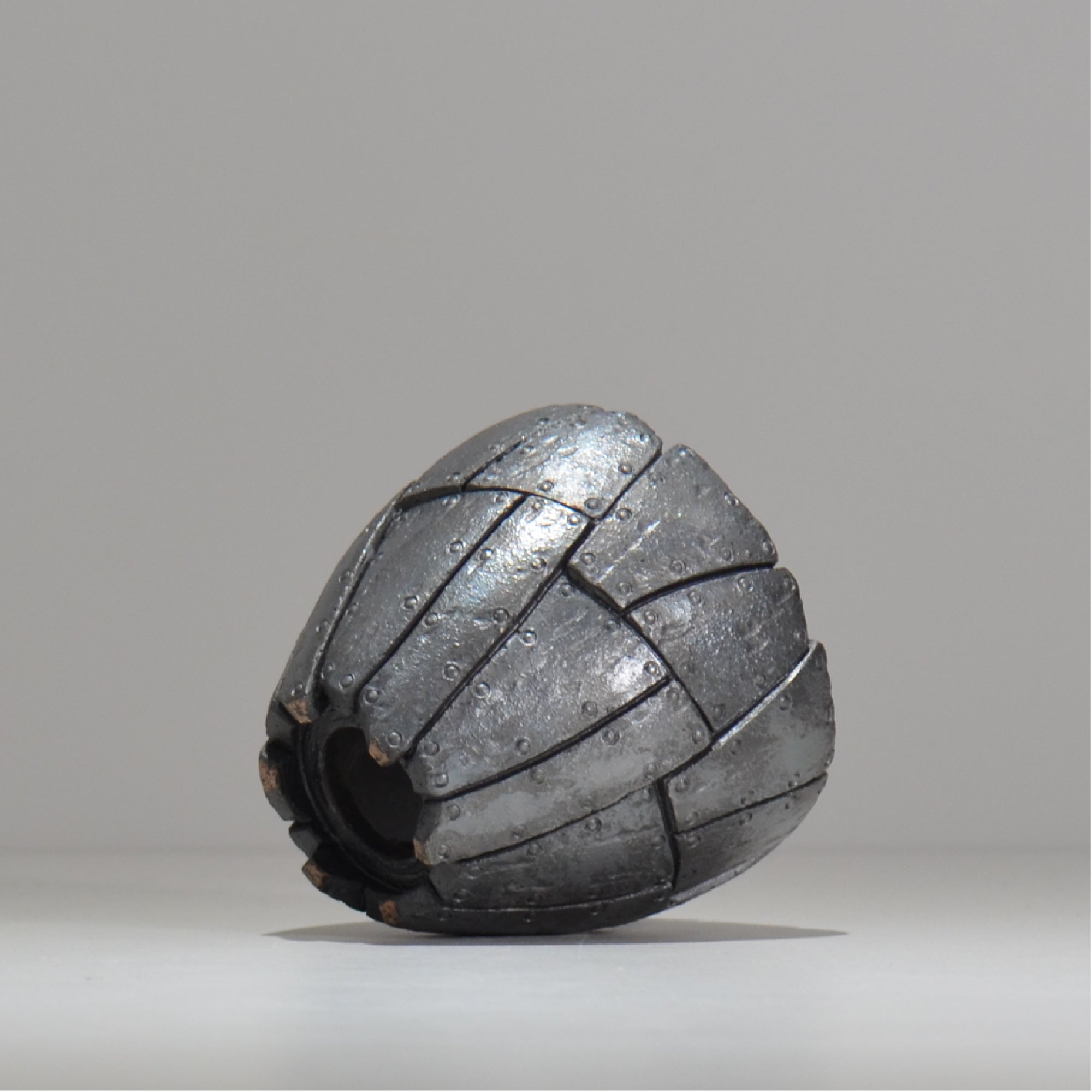 沖誠 / Rivet round 燻し銀彩 / om_irr05_m / 約φ13.3cm  / 植木鉢