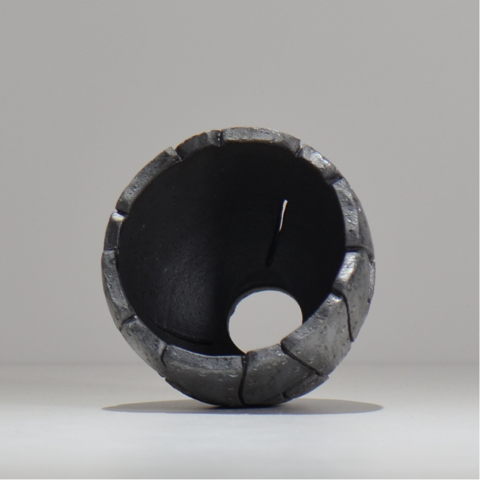 沖誠 / Rivet round 燻し銀彩 / om_irr05_m / 約φ13.3cm  / 植木鉢