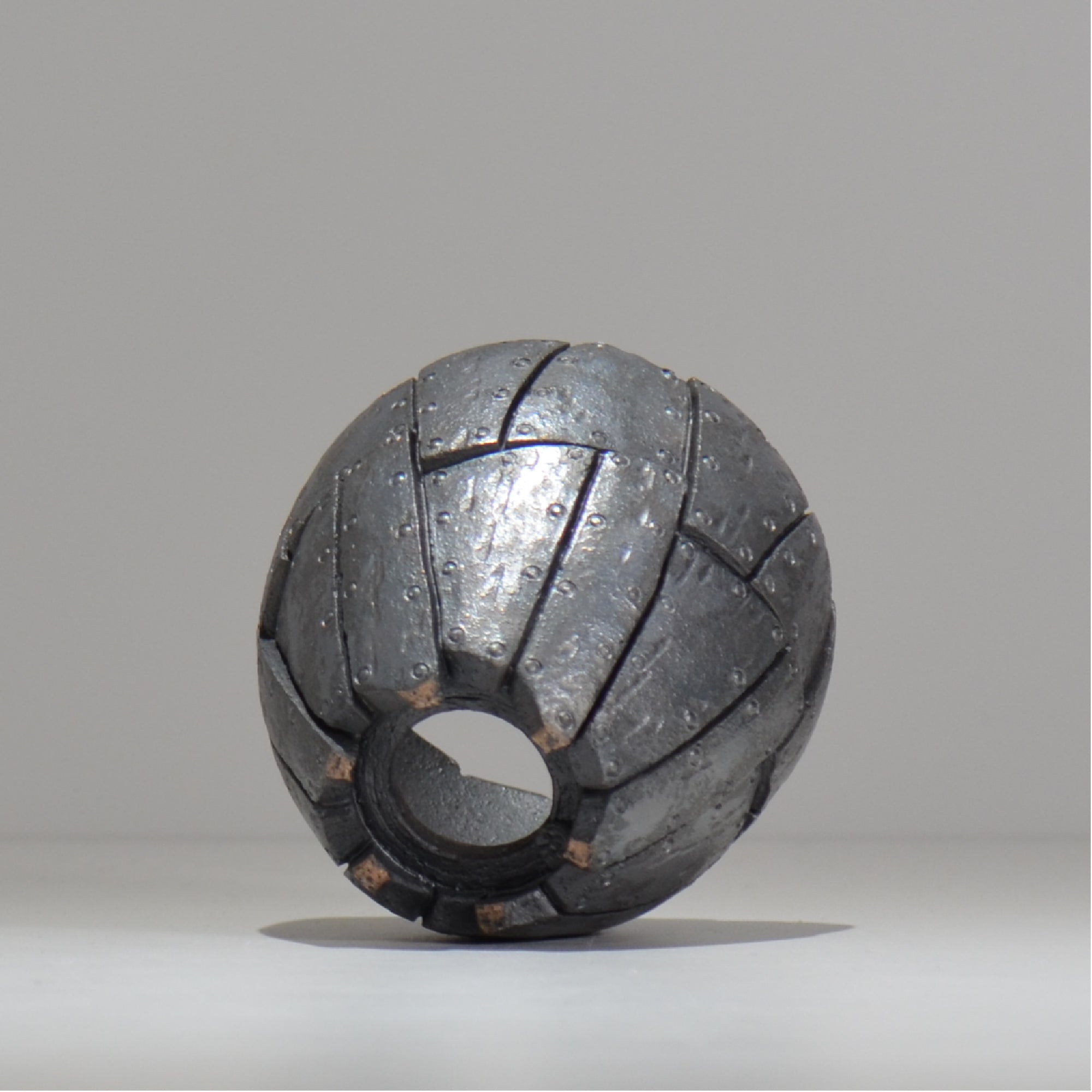 沖誠 / Rivet round 燻し銀彩 / om_irr05_m / 約φ13.3cm  / 植木鉢