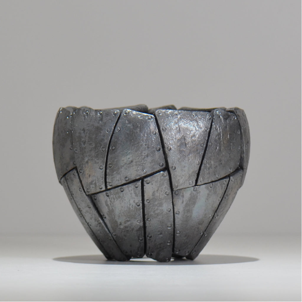 沖誠 / Rivet round 燻し銀彩  / om_irr06_m / 約φ13.5cm  / 植木鉢