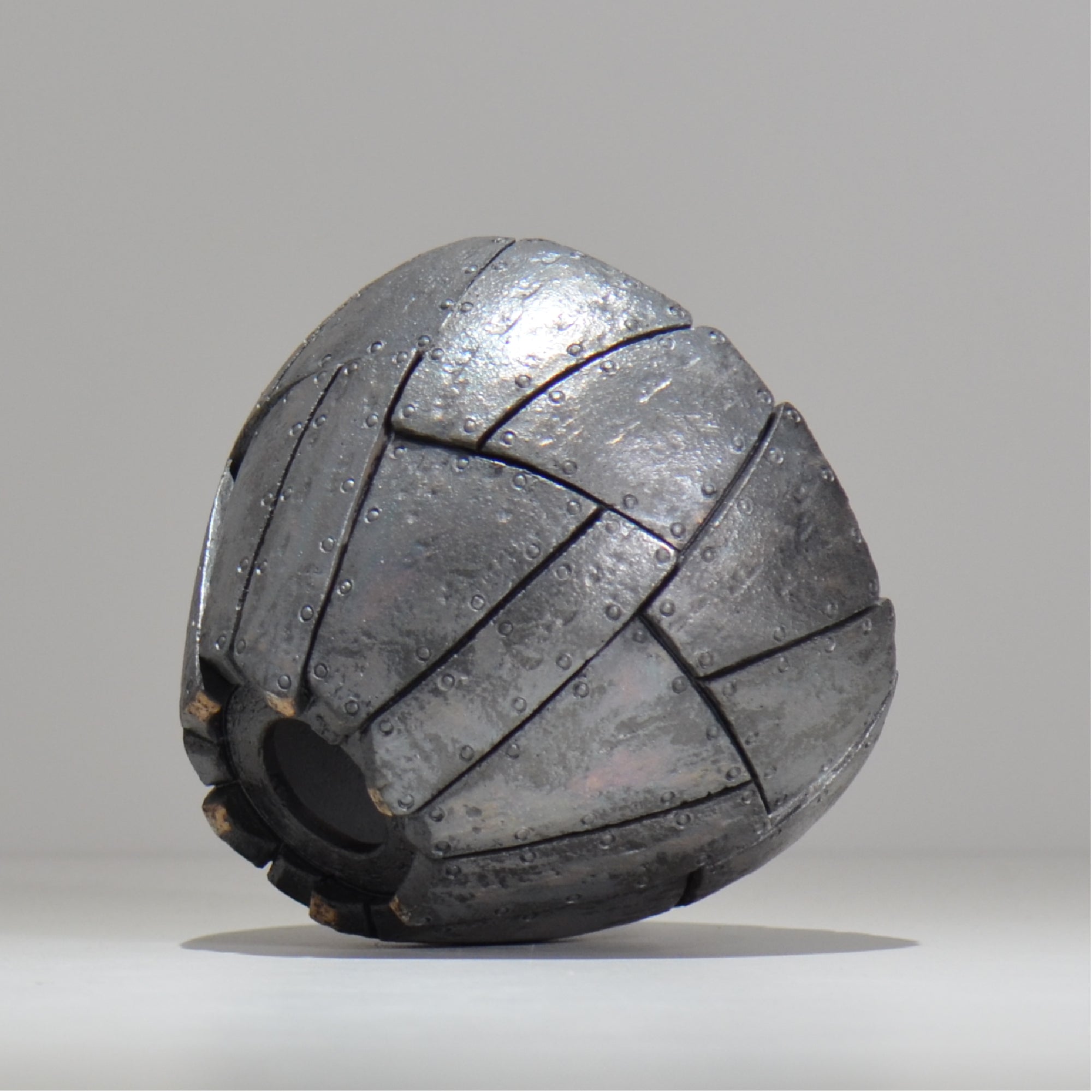 沖誠 / Rivet round 燻し銀彩  / om_irr06_m / 約φ13.5cm  / 植木鉢