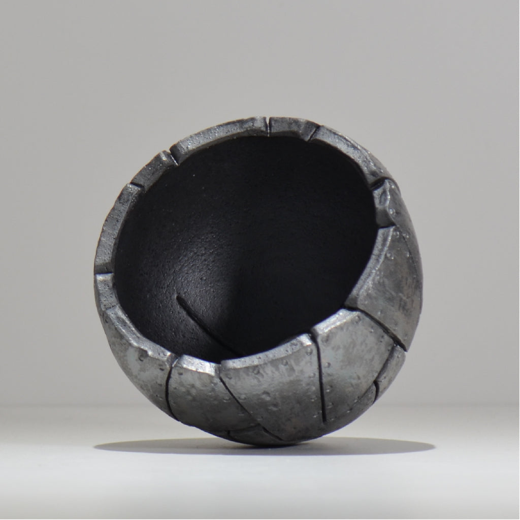 沖誠 / Rivet round 燻し銀彩  / om_irr06_m / 約φ13.5cm  / 植木鉢