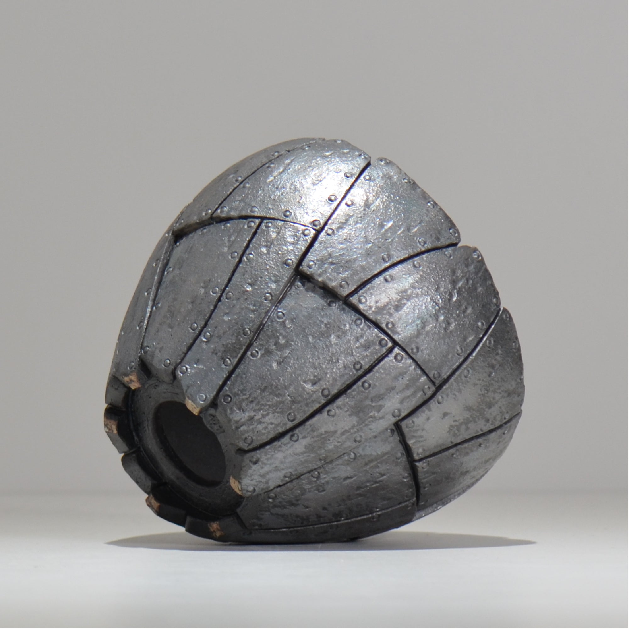 沖誠 / Rivet round 燻し銀彩 / om_irr08_m / 約φ13.5cm  / 植木鉢