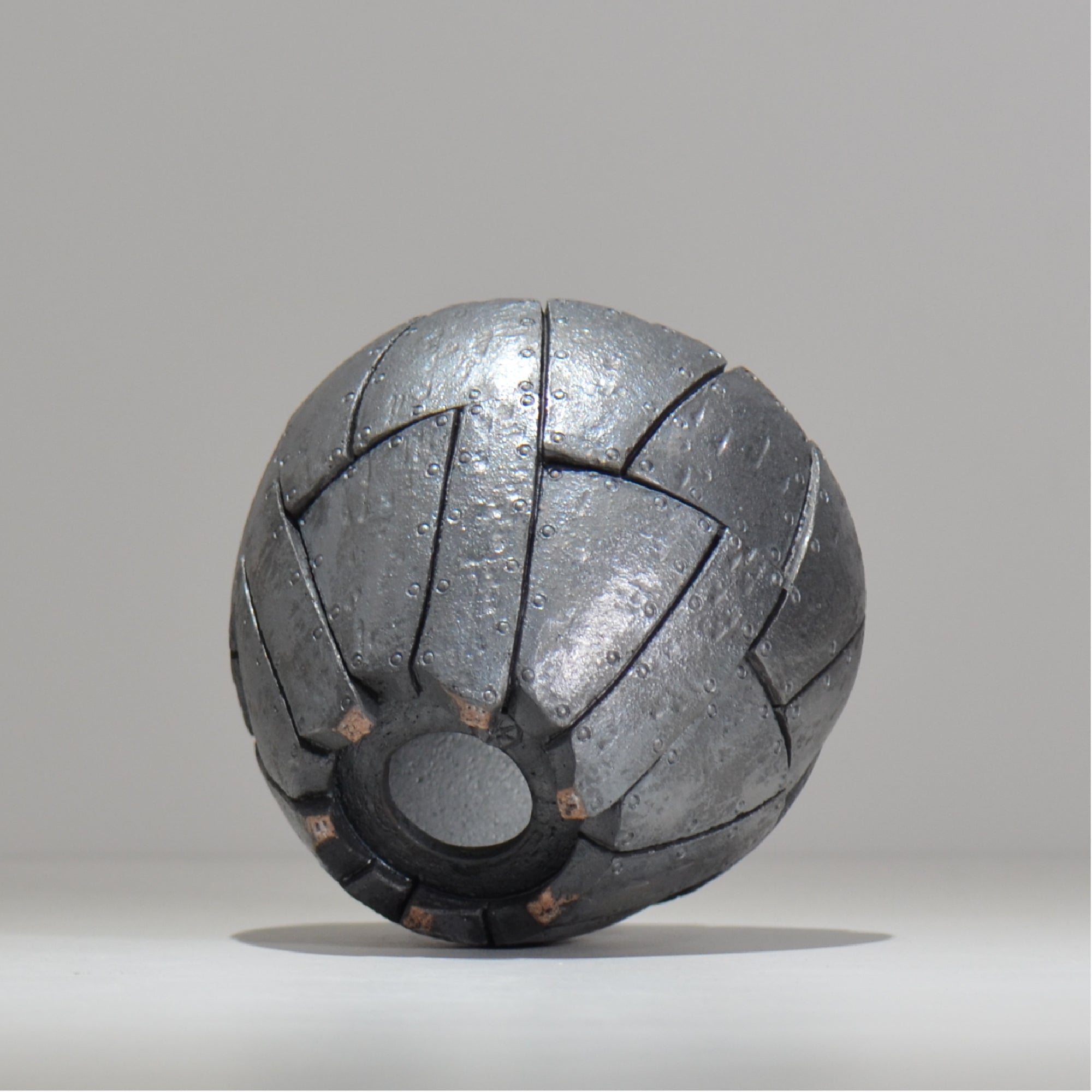 沖誠 / Rivet round 燻し銀彩 / om_irr09_l / 約φ17.5cm  / 植木鉢