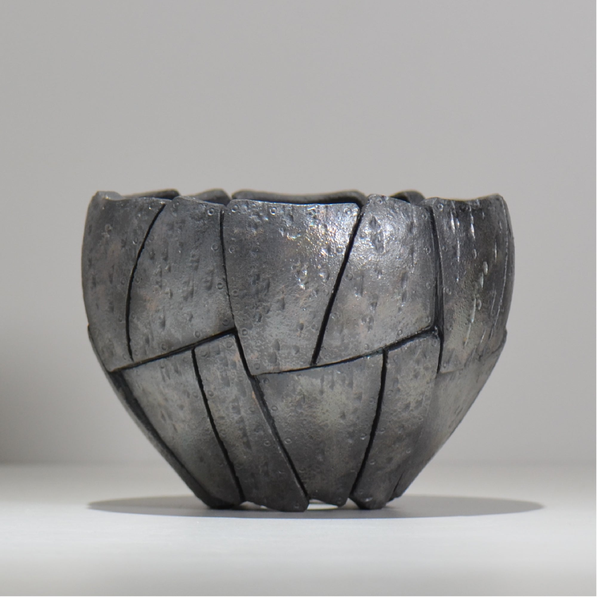 沖誠 / Rivet round 燻し銀彩  / om_irr10_l / 約φ16.5cm  / 植木鉢