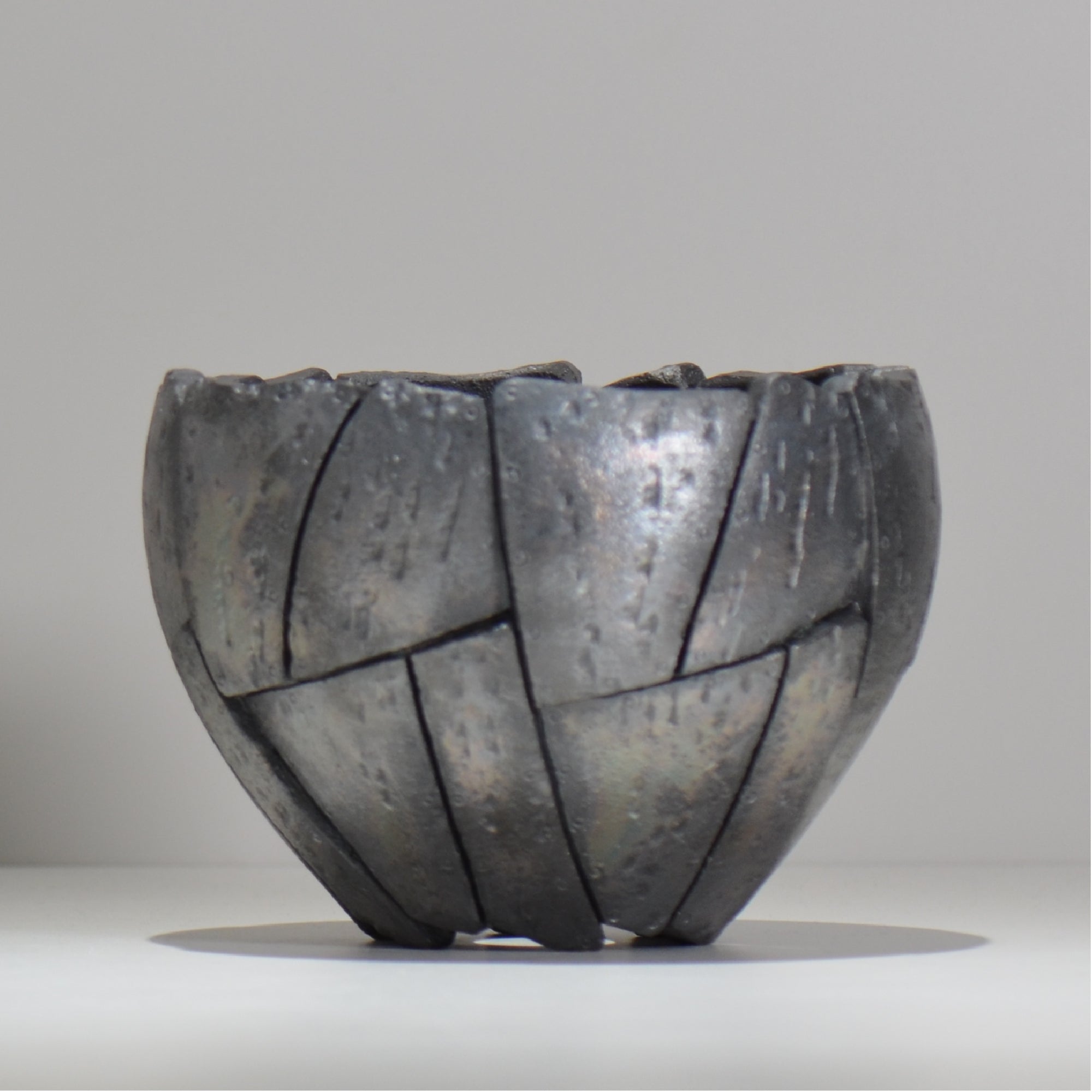 沖誠 / Rivet round 燻し銀彩  / om_irr10_l / 約φ16.5cm  / 植木鉢