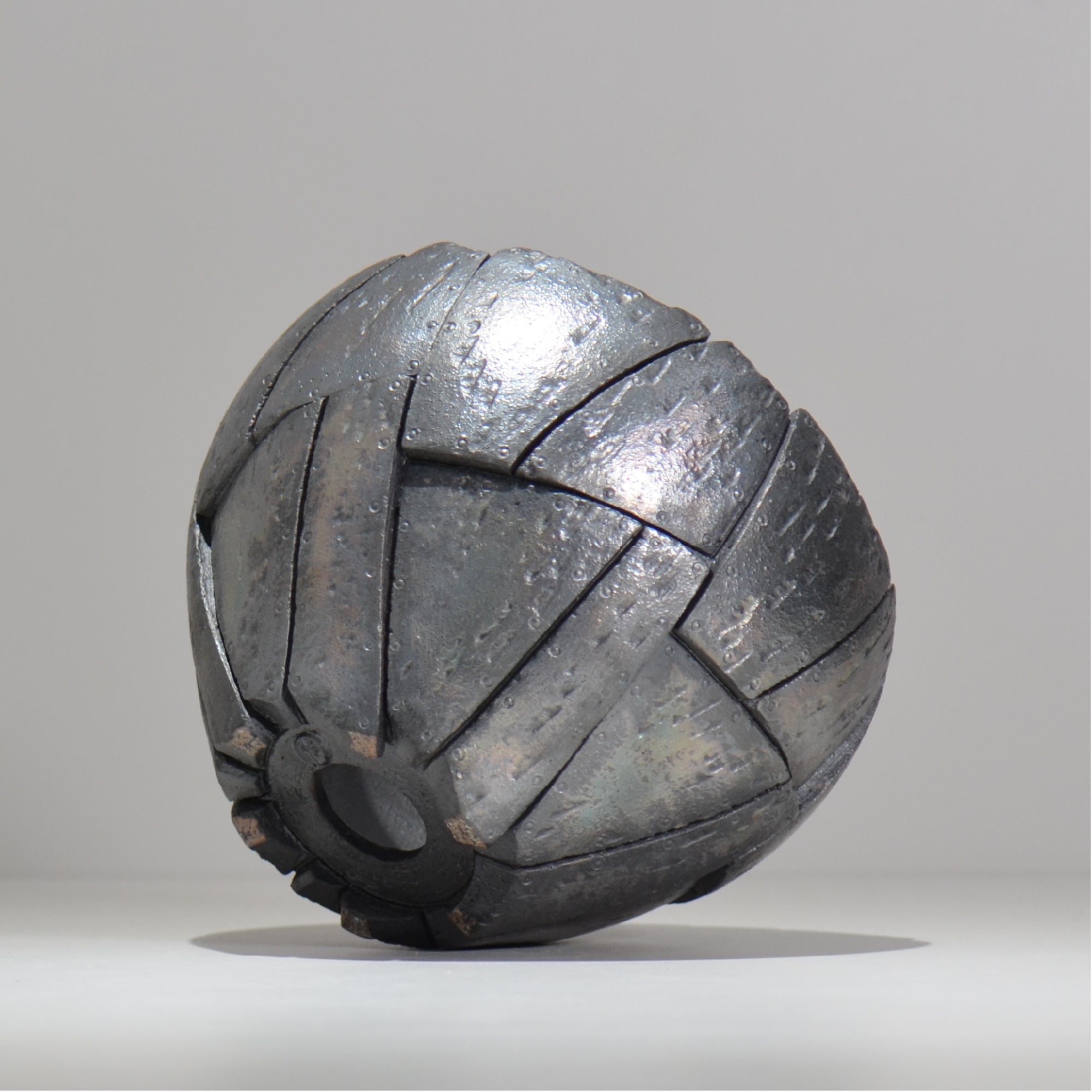 沖誠 / Rivet round 燻し銀彩  / om_irr10_l / 約φ16.5cm  / 植木鉢