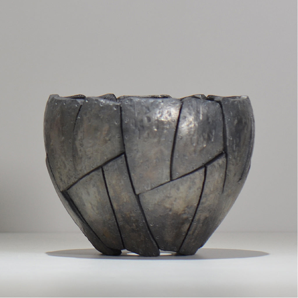 沖誠 / Rivet round 燻し銀彩  / om_irr10_l / 約φ16.5cm  / 植木鉢