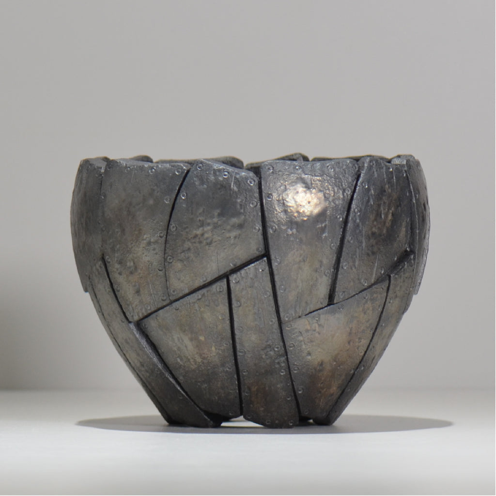 沖誠 / Rivet round 燻し銀彩  / om_irr10_l / 約φ16.5cm  / 植木鉢