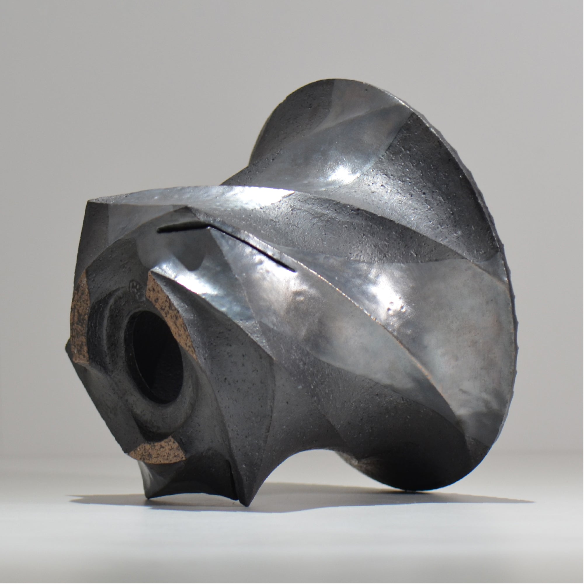 沖誠 /  spiral cylinder 燻し銀彩  / om_isc01_xl / 約φ19.7cm  / 植木鉢