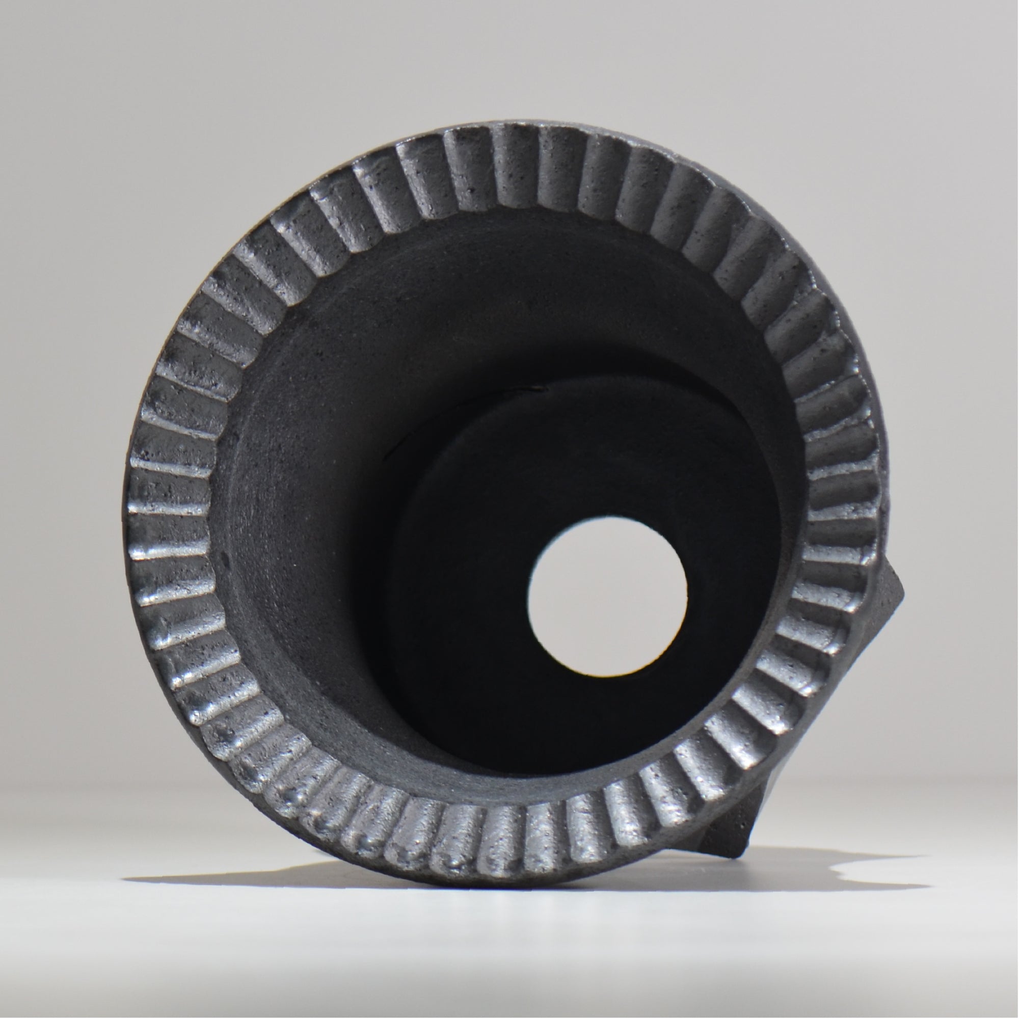 沖誠 /  spiral cylinder 燻し銀彩  / om_isc01_xl / 約φ19.7cm  / 植木鉢