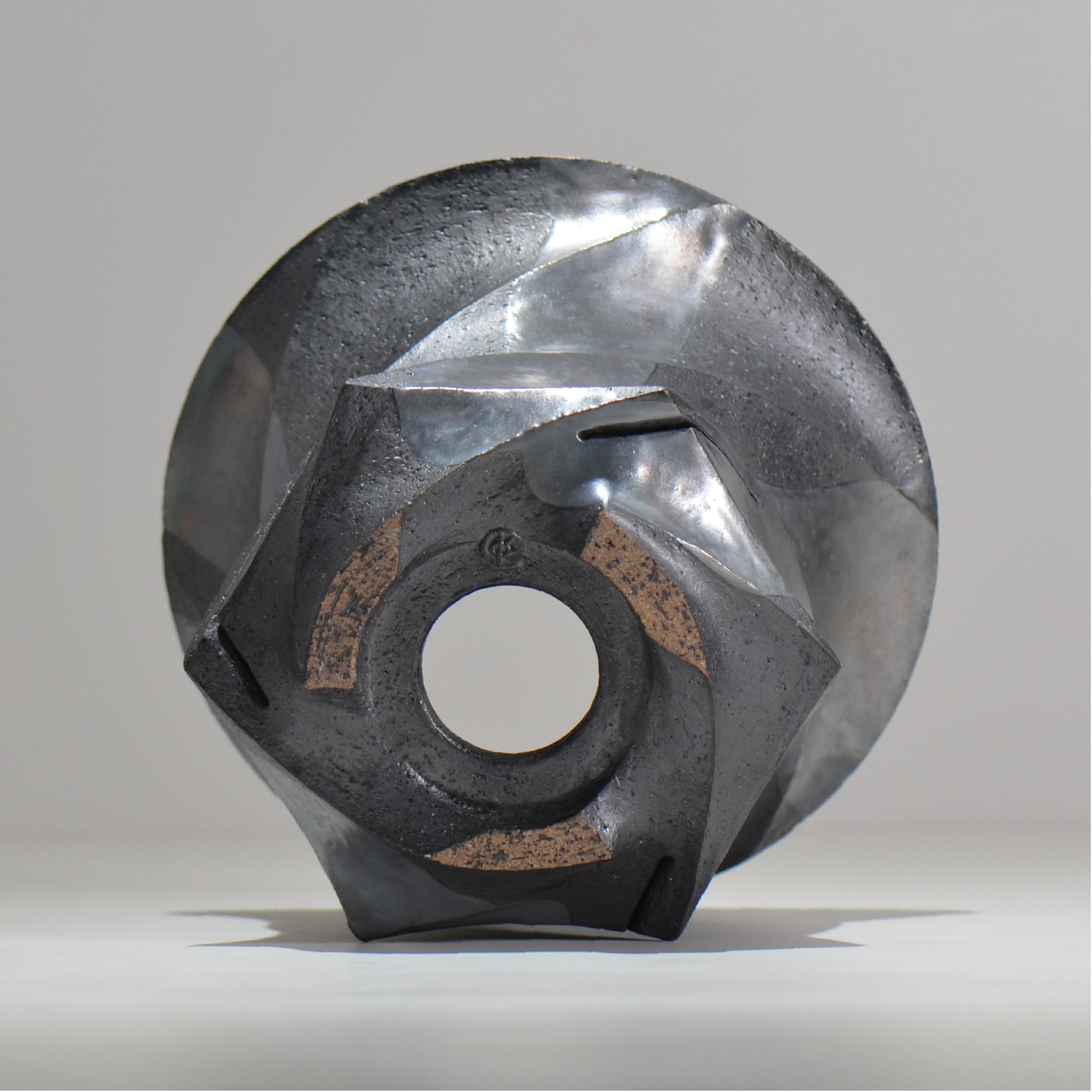 沖誠 /  spiral cylinder 燻し銀彩  / om_isc01_xl / 約φ19.7cm  / 植木鉢
