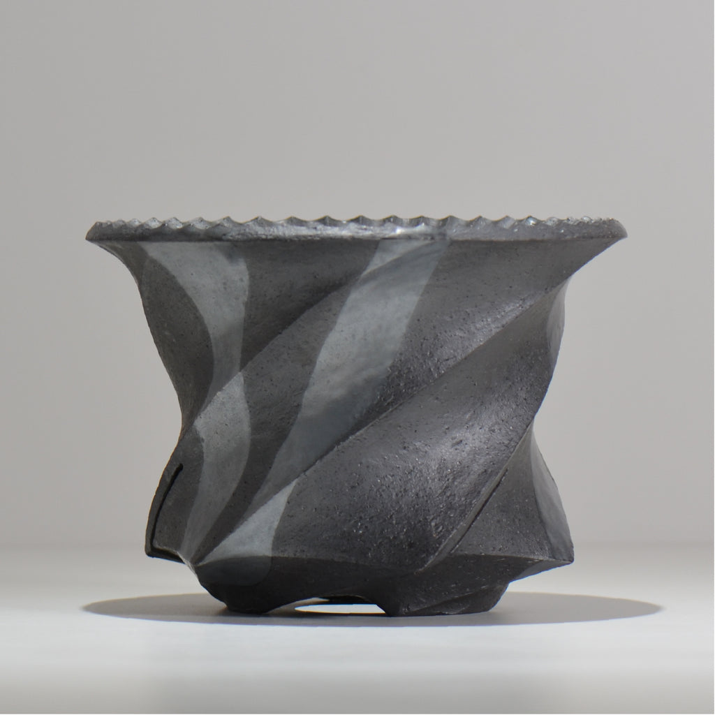 沖誠 /  spiral cylinder 燻し銀彩   / om_isc02_xl / 約φ19.5cm  / 植木鉢