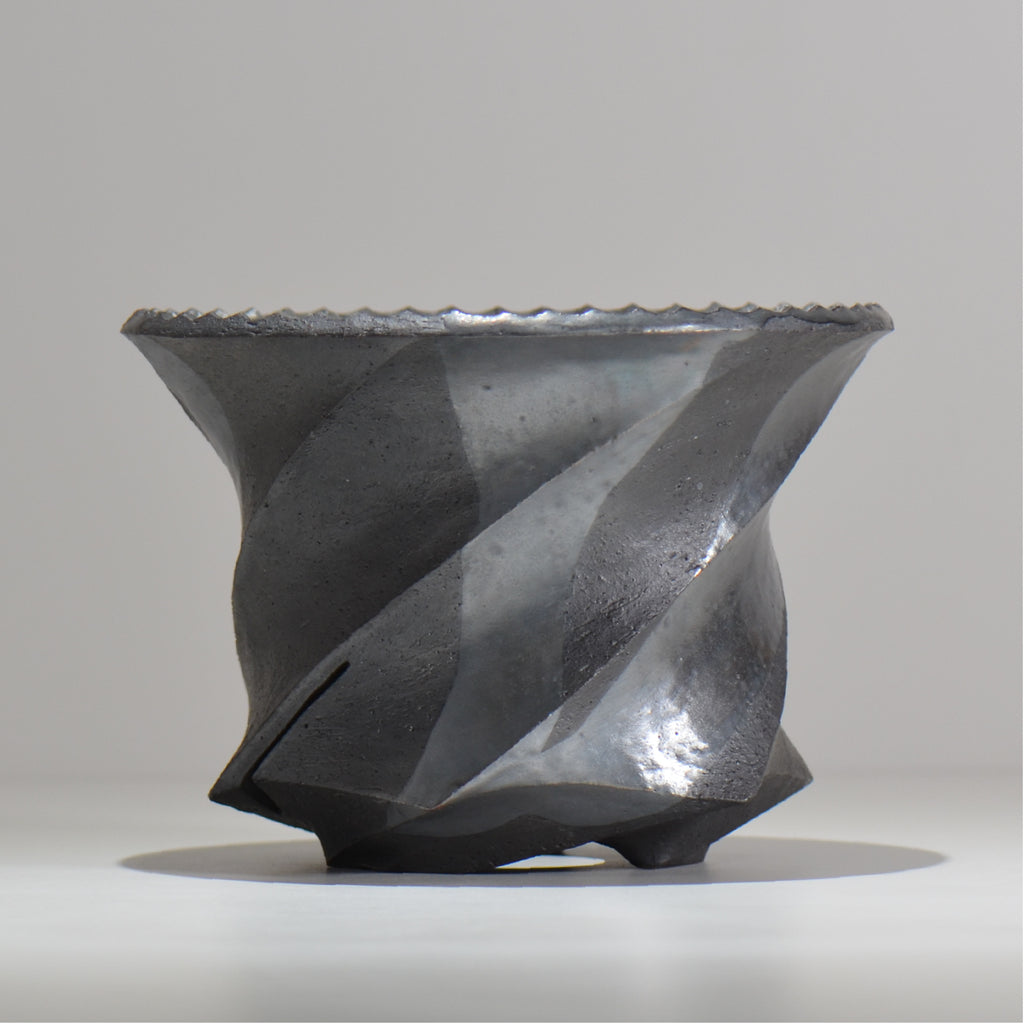 沖誠 /  spiral cylinder 燻し銀彩   / om_isc02_xl / 約φ19.5cm  / 植木鉢