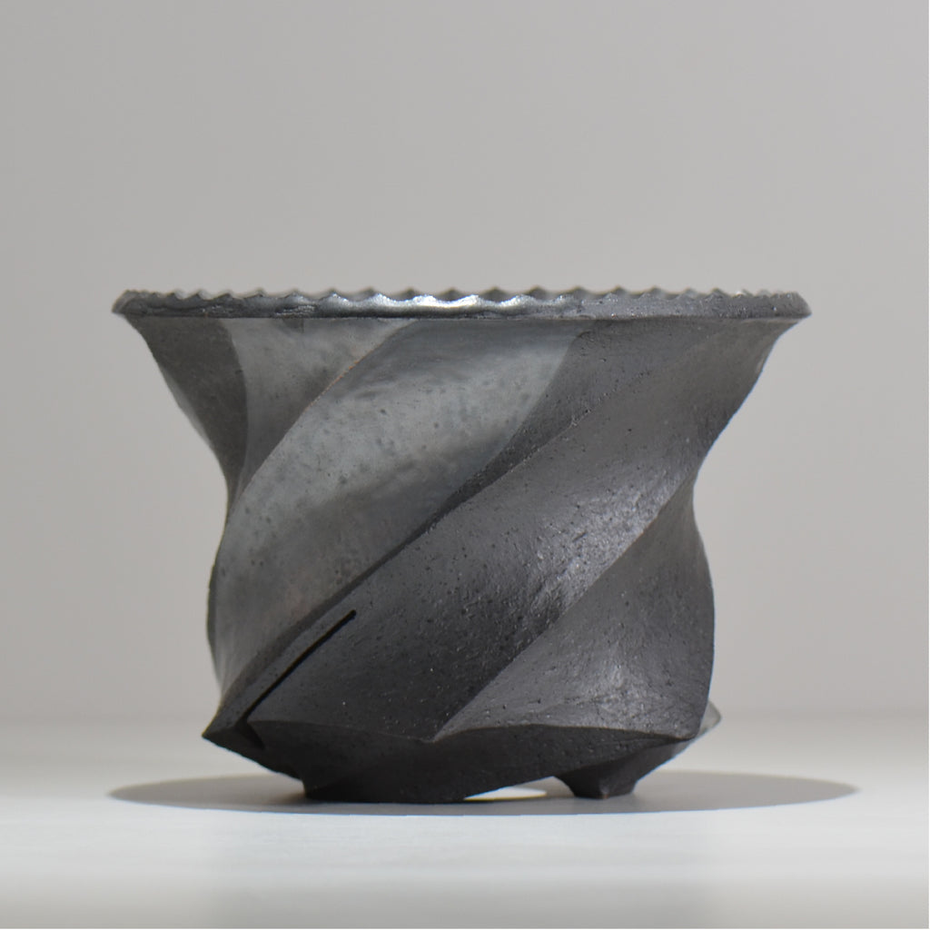 沖誠 /  spiral cylinder 燻し銀彩   / om_isc02_xl / 約φ19.5cm  / 植木鉢