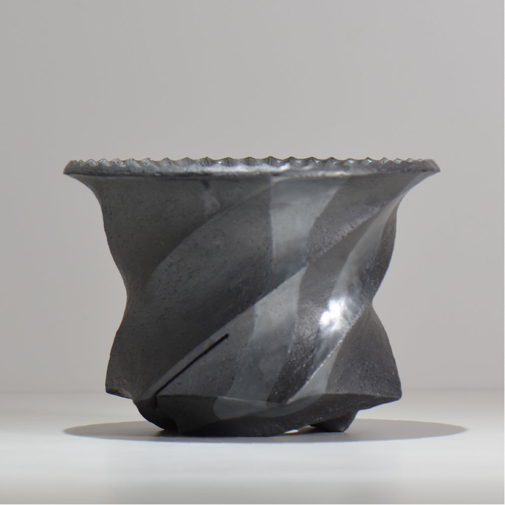 沖誠 /  spiral cylinder 燻し銀彩   / om_isc02_xl / 約φ19.5cm  / 植木鉢