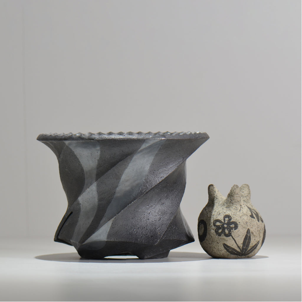 沖誠 /  spiral cylinder 燻し銀彩   / om_isc02_xl / 約φ19.5cm  / 植木鉢