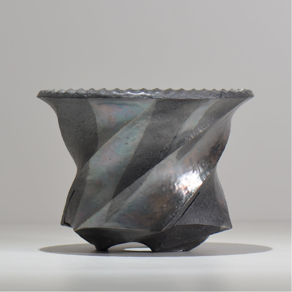 沖誠 /  spiral cylinder 燻し銀彩  / om_isc03_xl / 約φ19cm  / 植木鉢