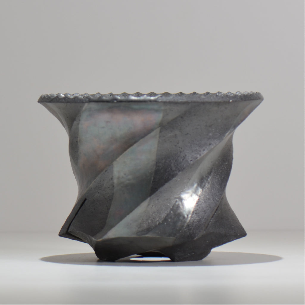 沖誠 /  spiral cylinder 燻し銀彩  / om_isc03_xl / 約φ19cm  / 植木鉢