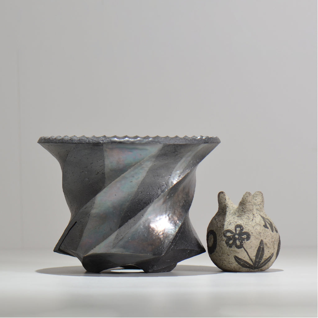 沖誠 /  spiral cylinder 燻し銀彩  / om_isc03_xl / 約φ19cm  / 植木鉢