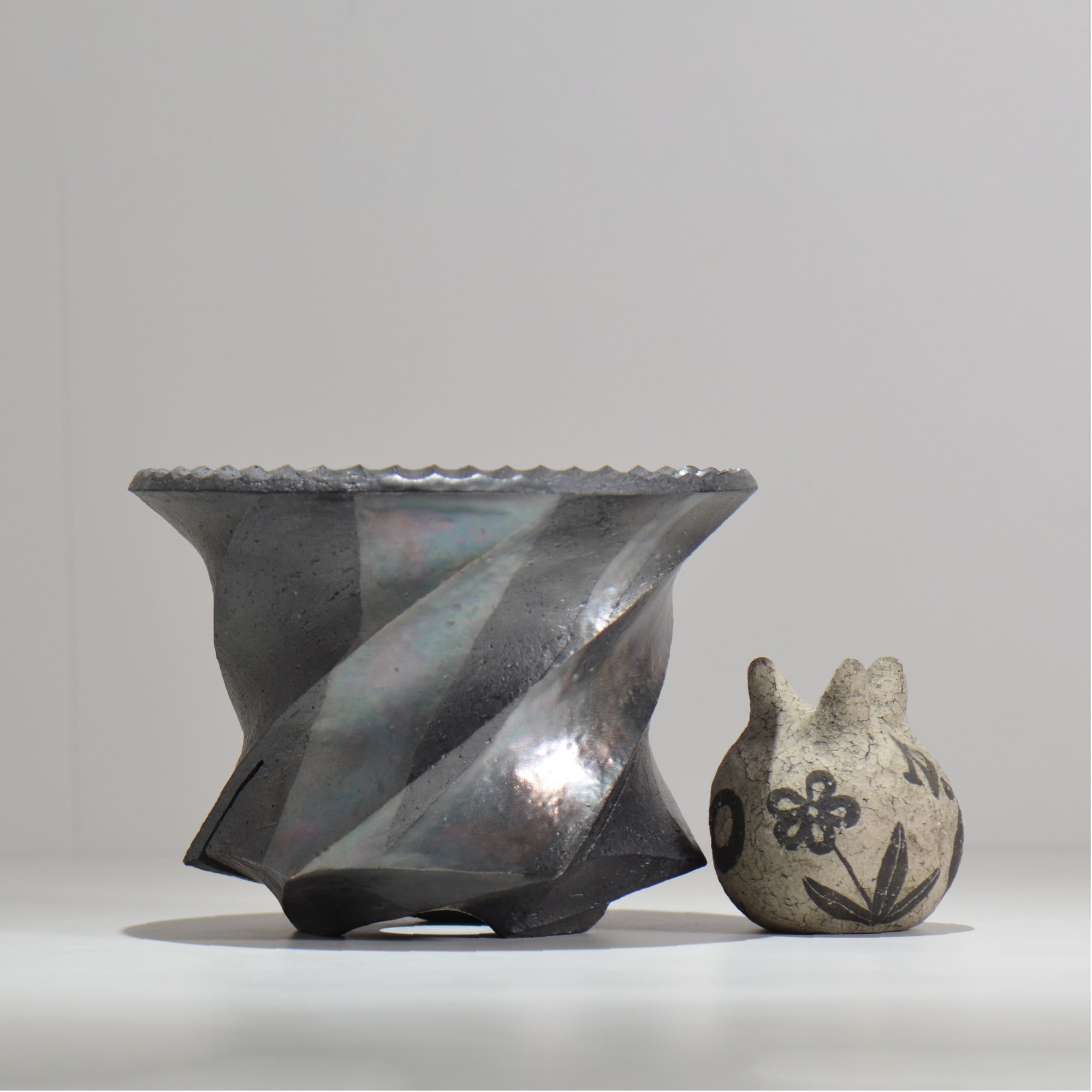 沖誠 /  spiral cylinder 燻し銀彩  / om_isc03_xl / 約φ19cm  / 植木鉢