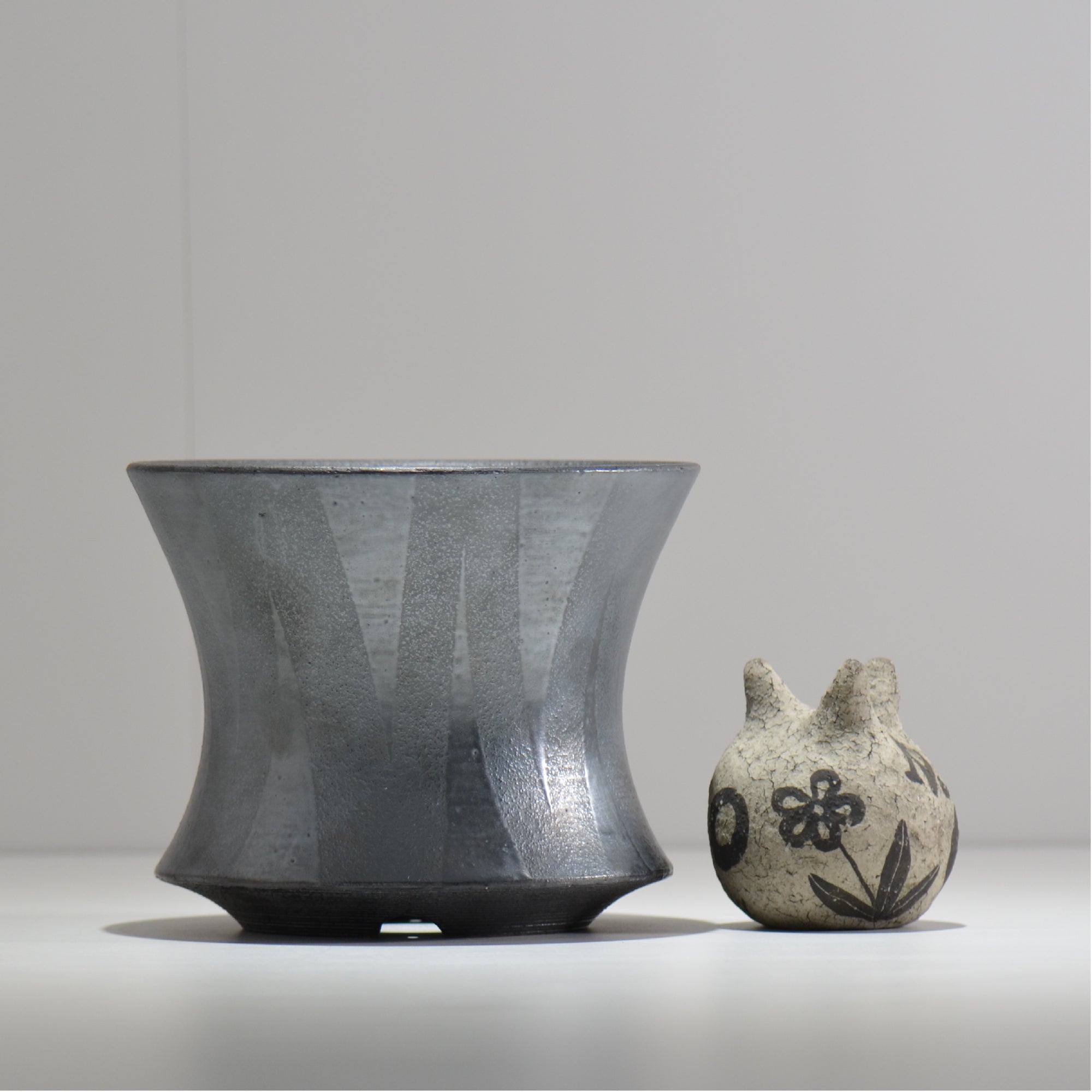 沖誠 / 燻し銀彩 釉彩 cylinder / om_iyc03_l/ 約φ17.5cm  / 植木鉢