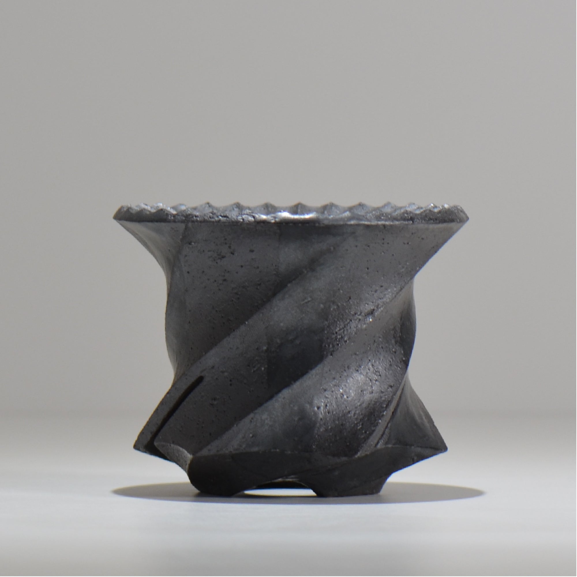 沖誠 Bark 沖誠 / BARK_BLACK_03/ 約φ19.9cm / 植木鉢 – ハチラボ
