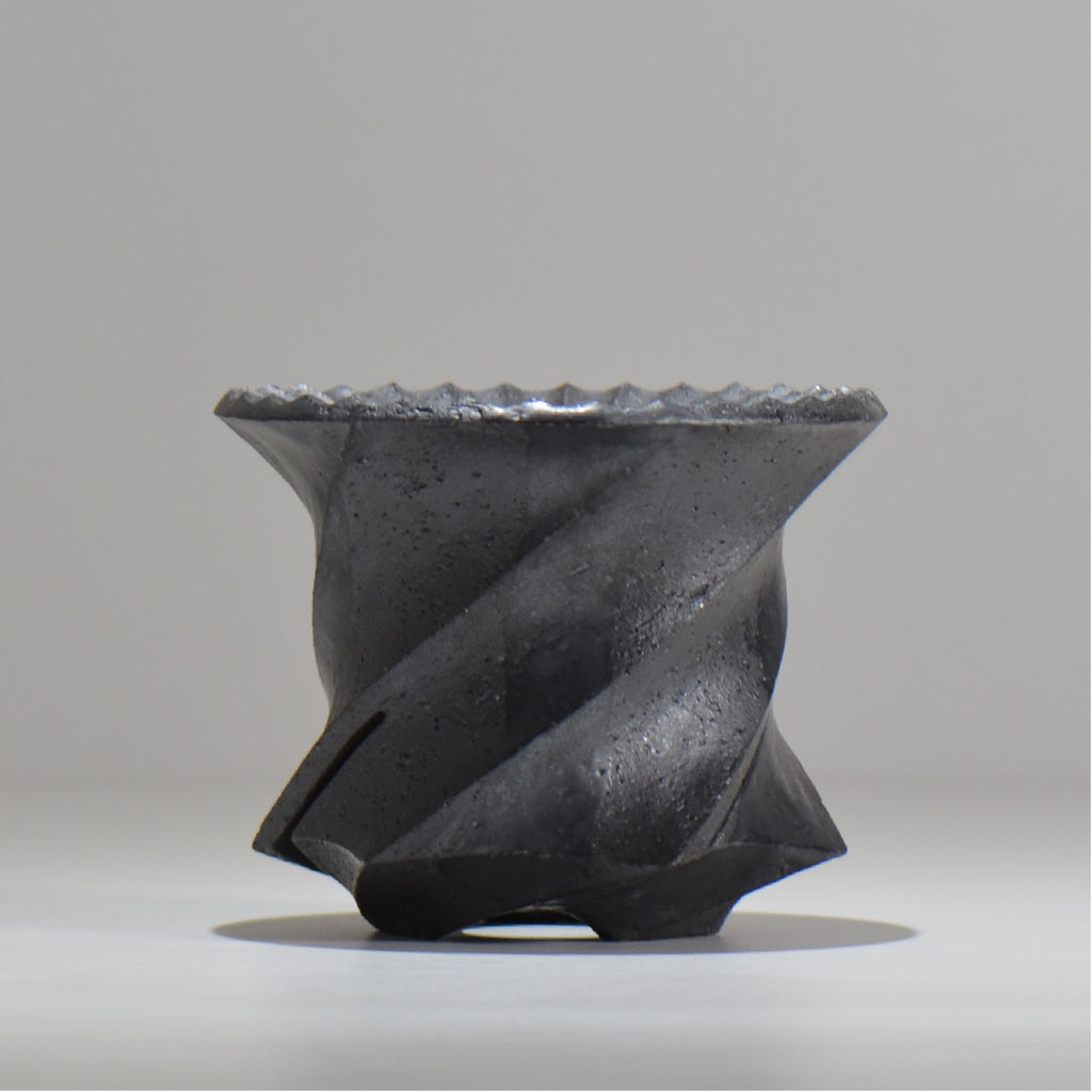 沖誠 /  spiral cylinder 黒釉  / om_ksc01_s / 約φ12cm  / 植木鉢