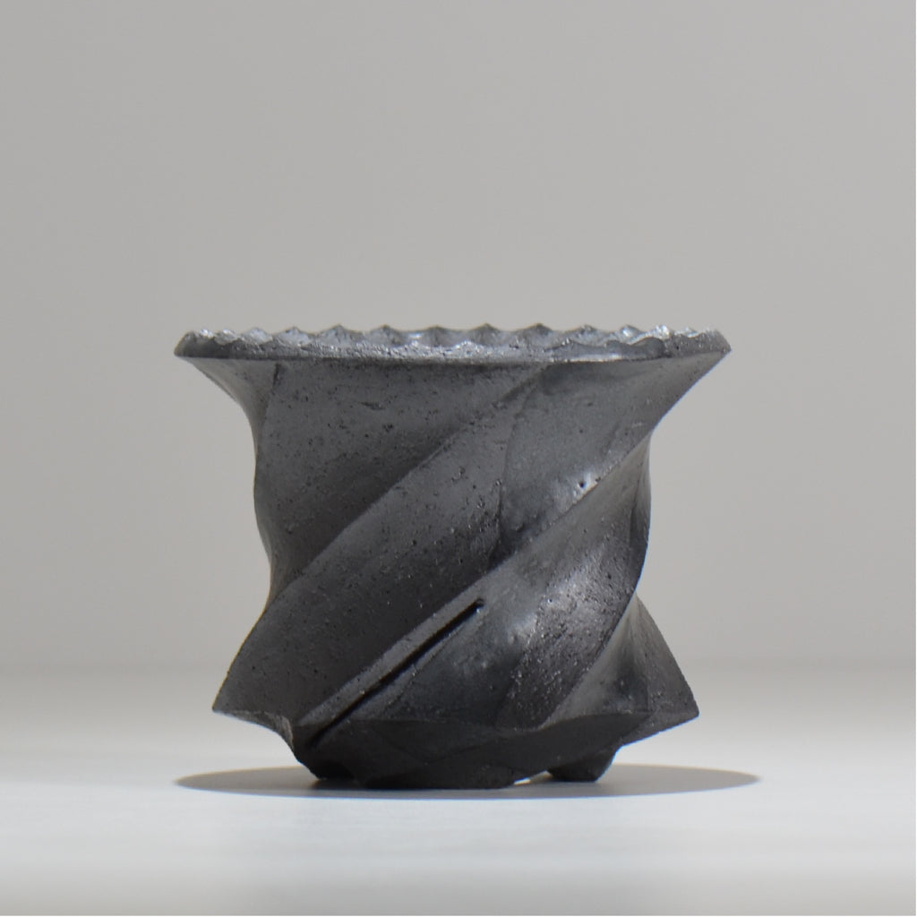 沖誠 /  spiral cylinder 黒釉  / om_ksc01_s / 約φ12cm  / 植木鉢